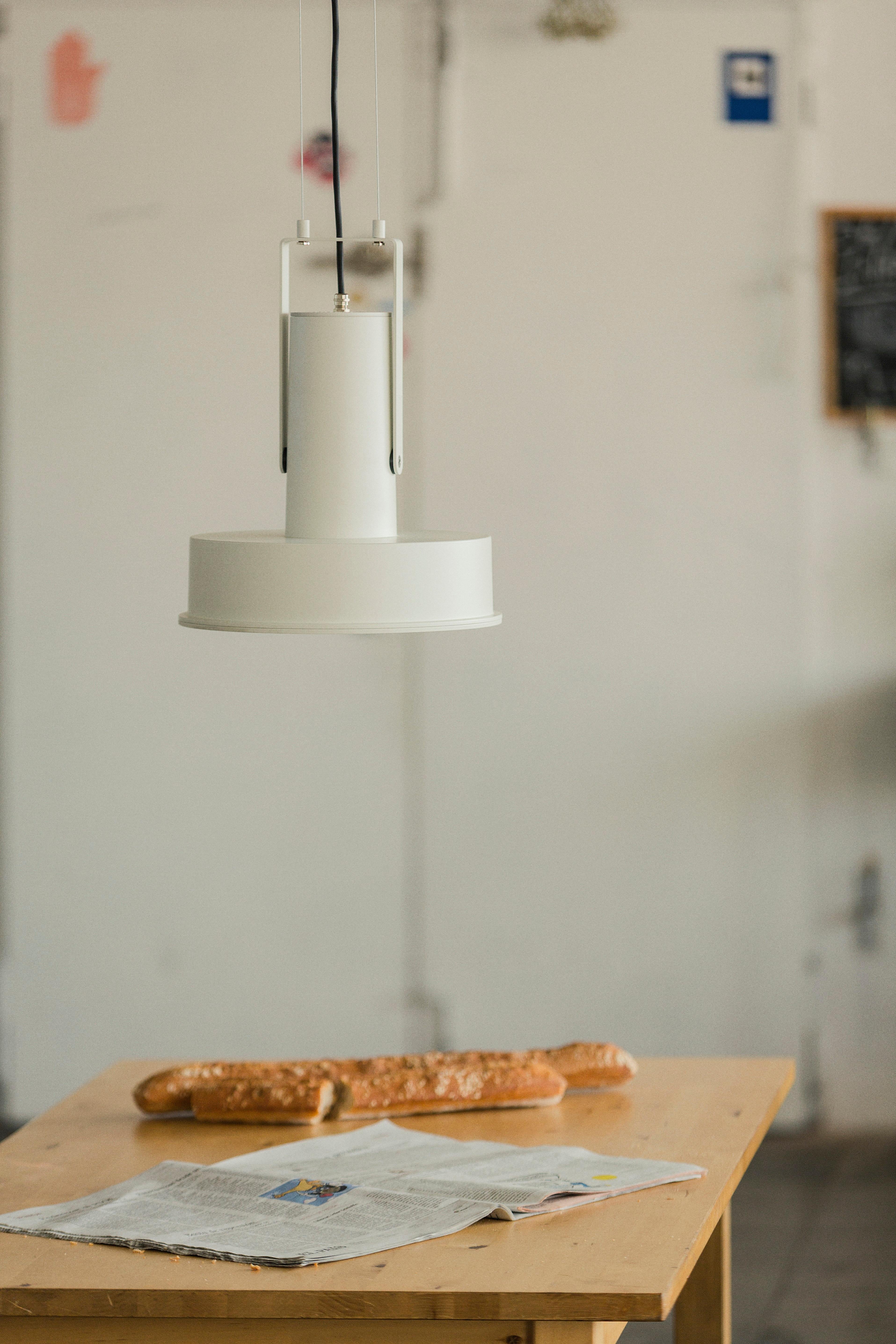 Moderne Lampe à suspension blanche Arne Domus de Santa & Cole en vente