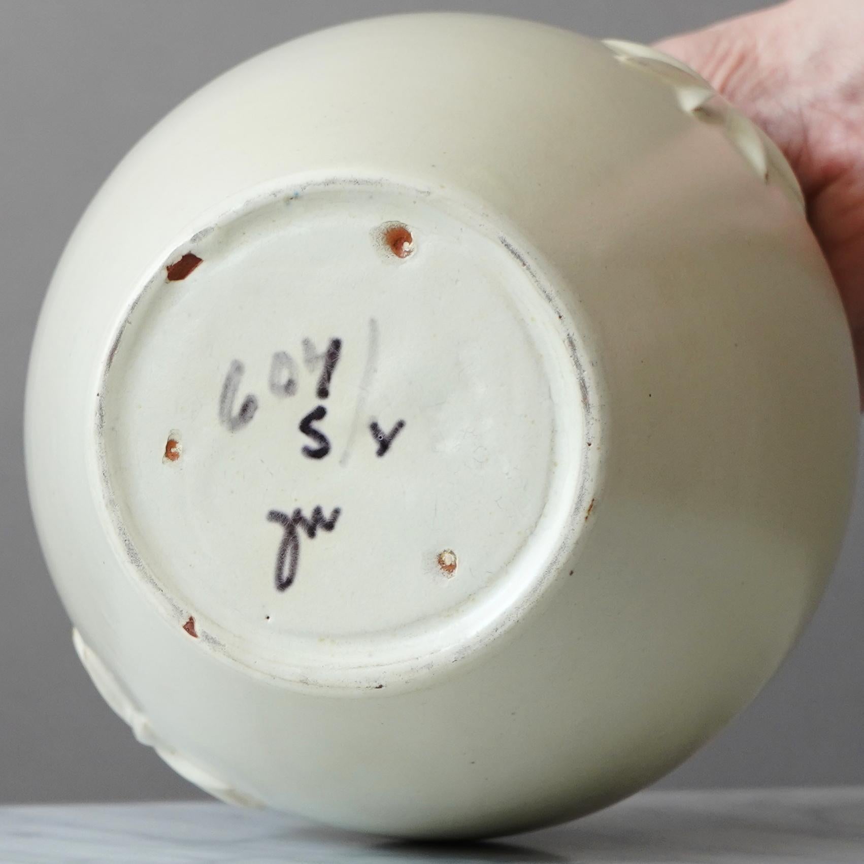 White Art Deco Ceramic Vase by Jerk Werkmäster for Nittsjo, Sweden, 1930s. en venta 2