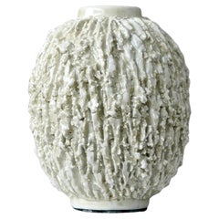 Weiße Chamotte-Vase „Hedgehog“ im Art déco-Stil von Gunnar Nylund aus weißem Weiß. Rorstrand Schweden 1930er Jahre