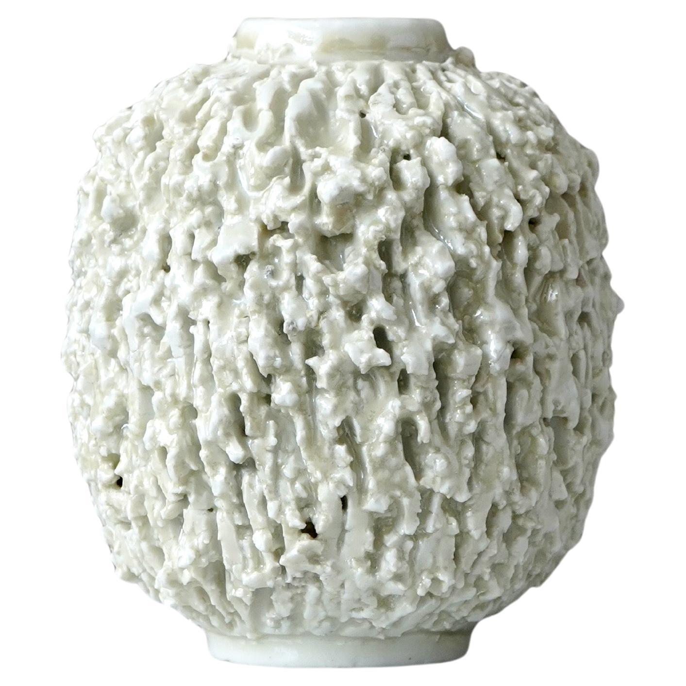 Vaso Chamotte Art Deco bianco 'Hedgehog' di Gunnar Nylund. Rorstrand Svezia anni '30