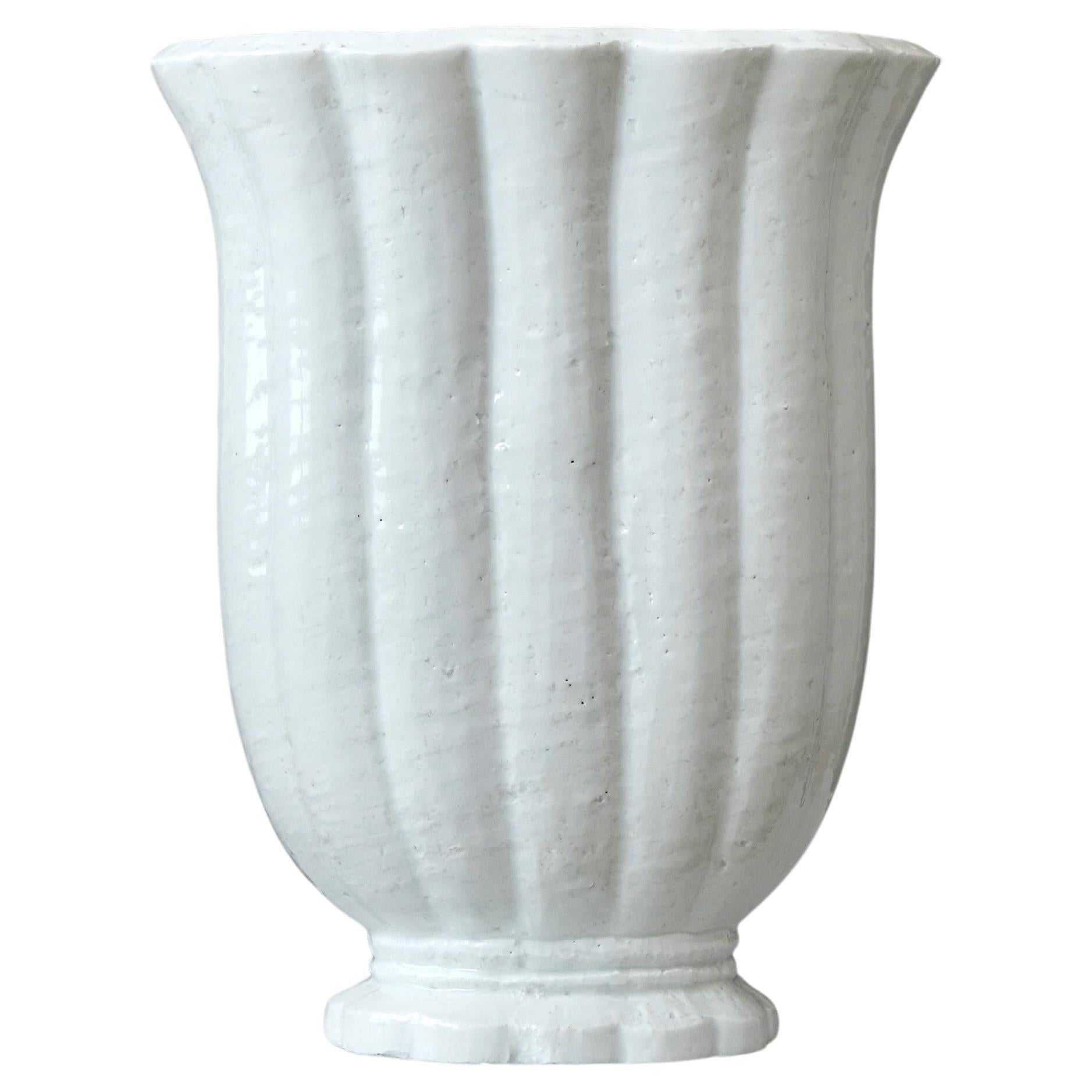 Weiße Bodenvase aus Steingut im Art déco-Stil von Gunnar Nylund. Rorstrand, Schweden, 1930er-Jahre.