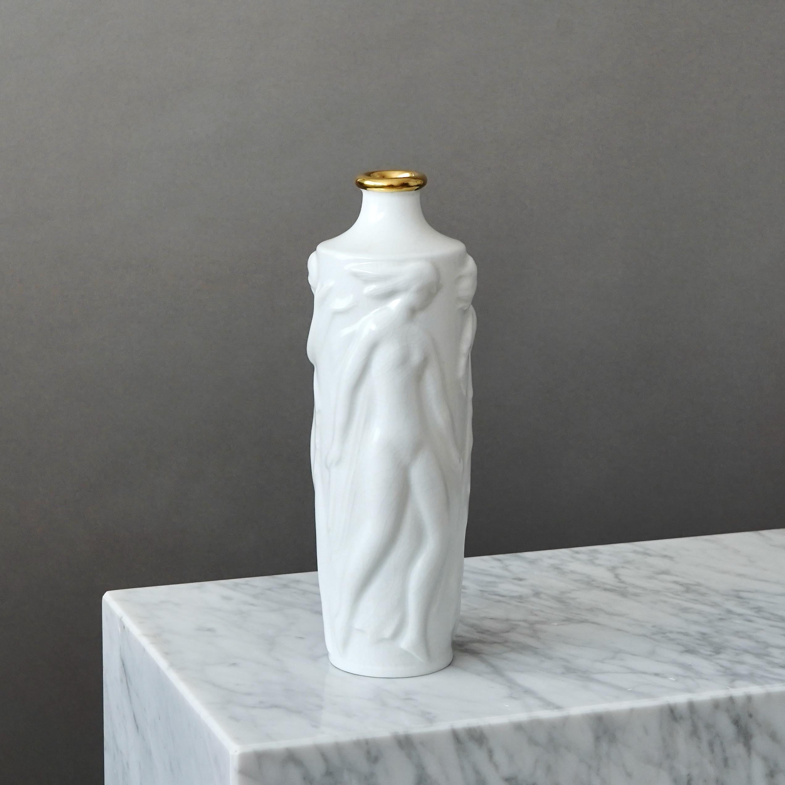 Svedese Vaso bianco Art Deco di Tyra Lundgren per ALP, Svezia, 1929. Swedish Grace. in vendita