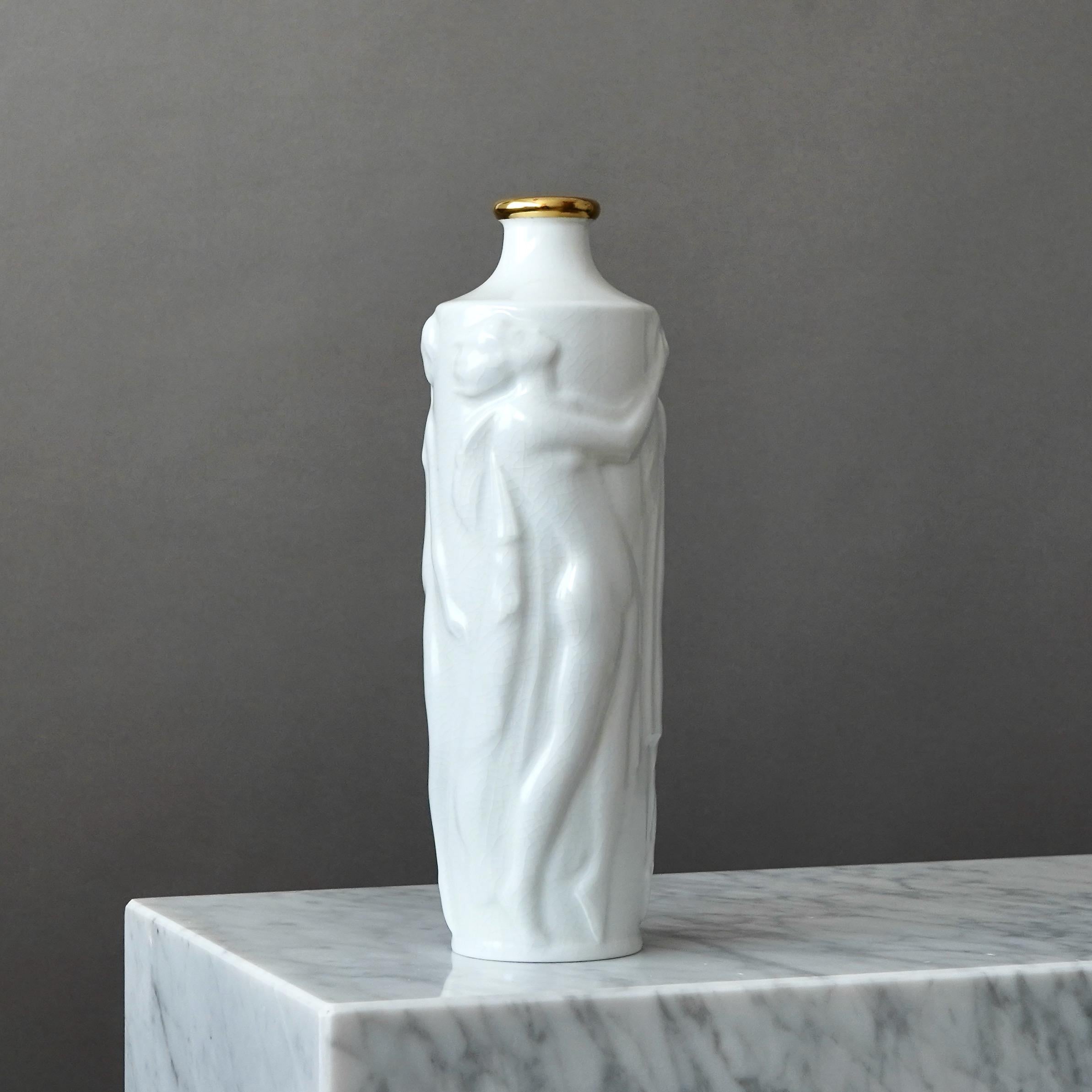 XX secolo Vaso bianco Art Deco di Tyra Lundgren per ALP, Svezia, 1929. Swedish Grace. in vendita