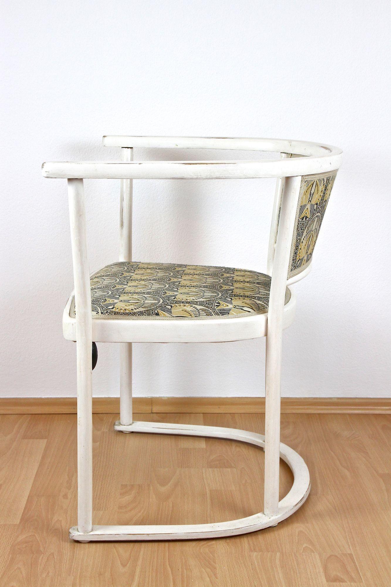 White Art Nouveau Armchair by Marcel Kammerer, Early 20th Century, AT ca. 1908 For Sale 1