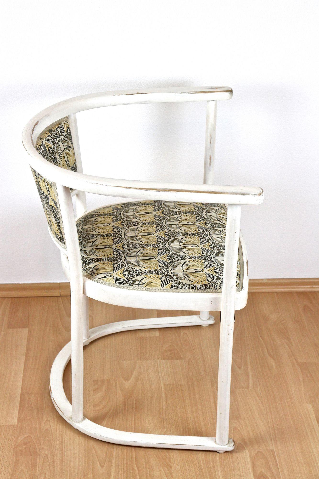 White Art Nouveau Armchair by Marcel Kammerer, Early 20th Century, AT ca. 1908 For Sale 4