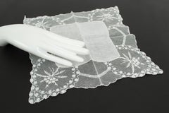 Pañuelo de novia blanco de lino y encaje estilo Art Nouveau - 11", años 50