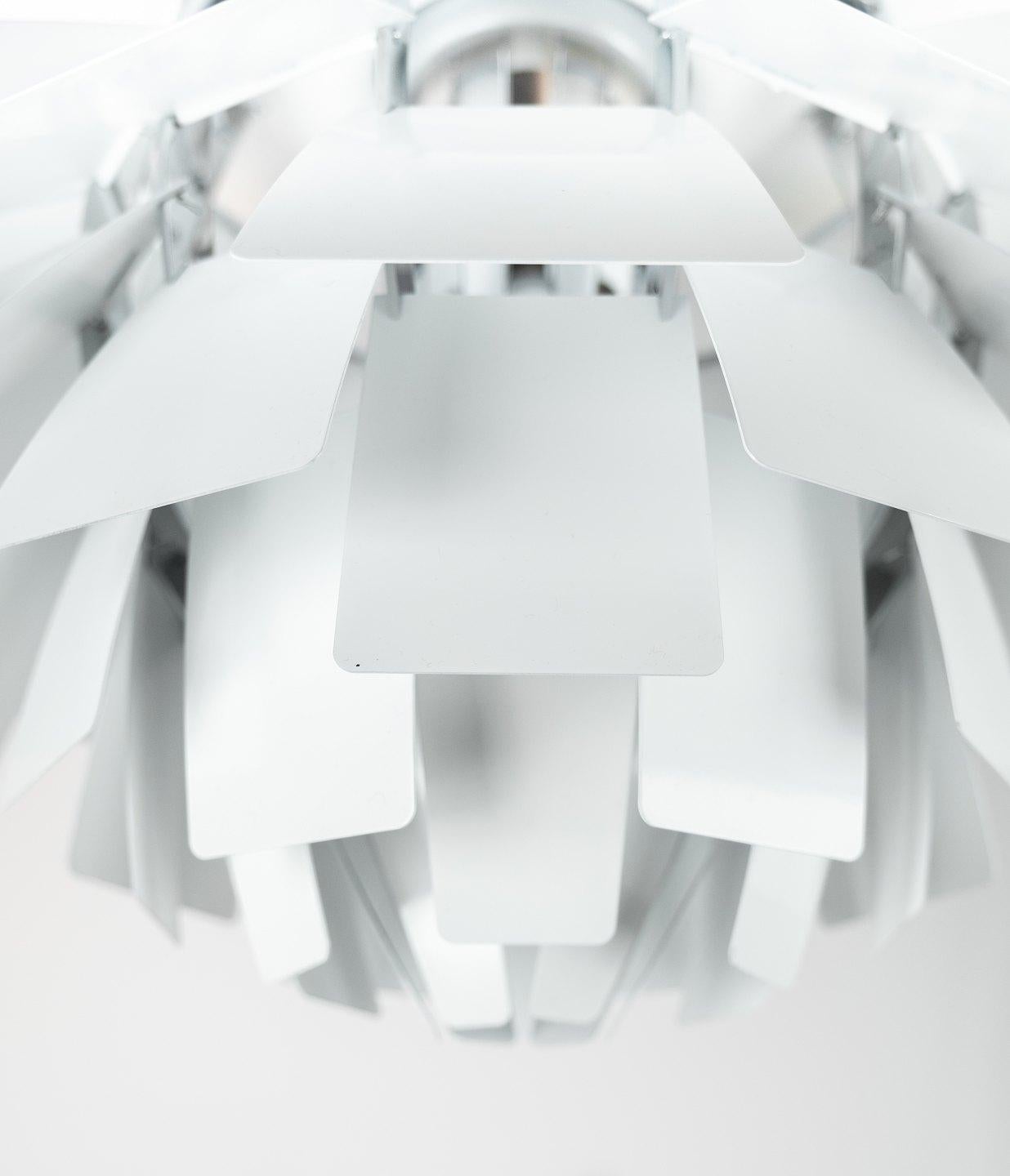 White Artichoke, Designed by Poul Henningsen in 1958 In Good Condition For Sale In Lejre, DK