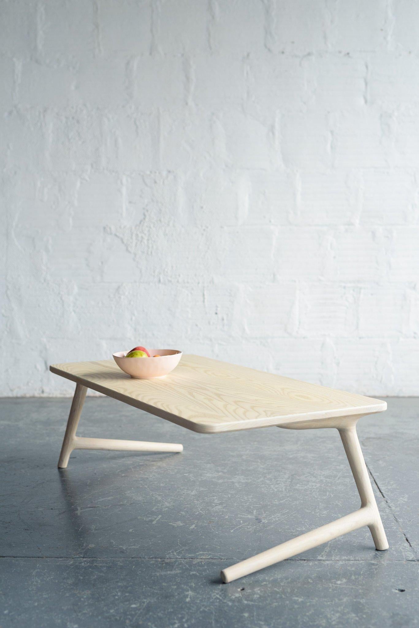 Table basse en frêne blanc par Fernweh Woodworking
Dimensions : 
L 24