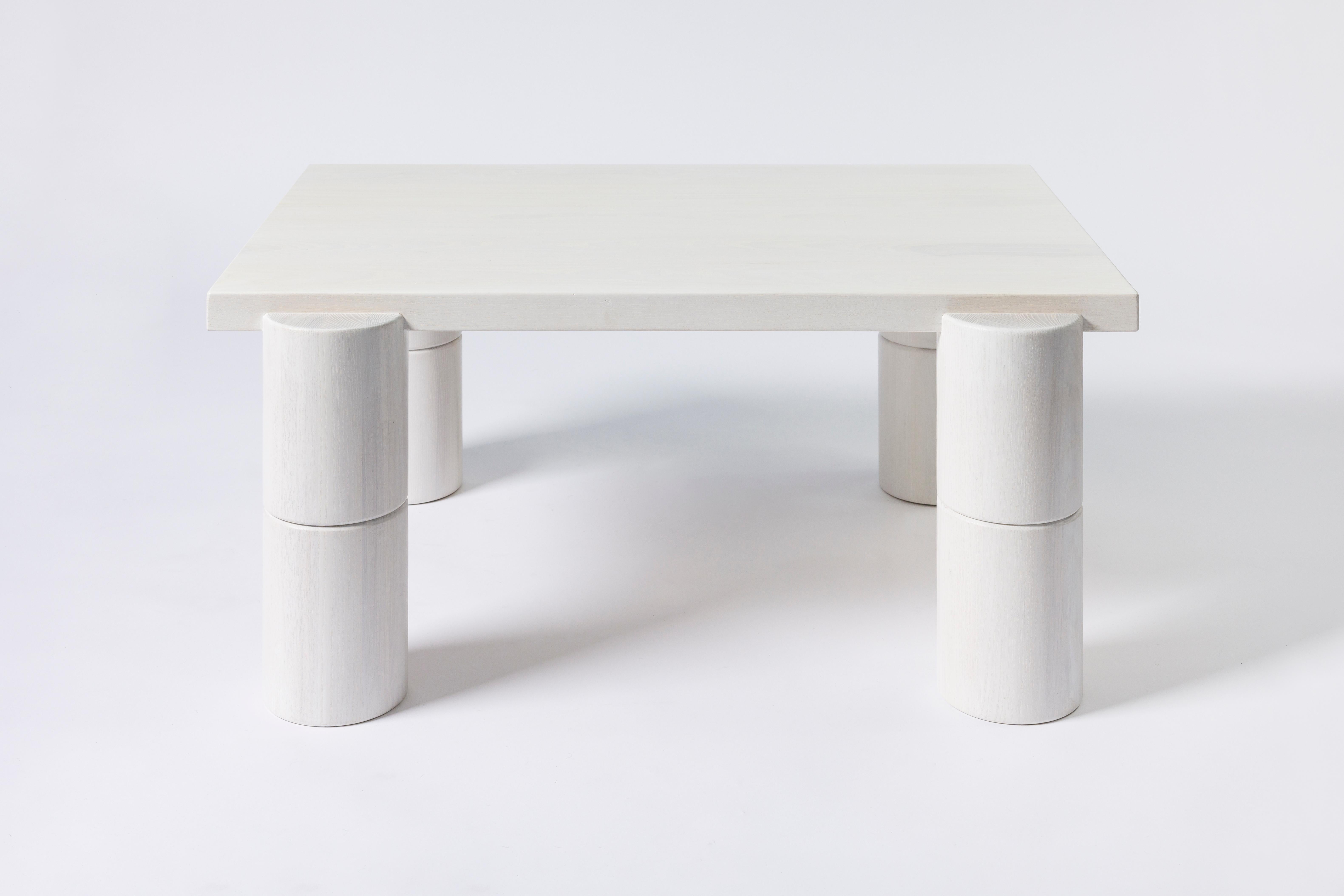 Tavolino da caffè in legno massiccio di frassino bianco di BNF Studio
Dimensioni: L 24 x P 36 x H 18 pollici.
Materiali: Frassino.
Finiture e colori: Bianco, Nero, Verde, Rosa, Viola, Personalizzato, Finitura naturale.
Con sede, produzione e