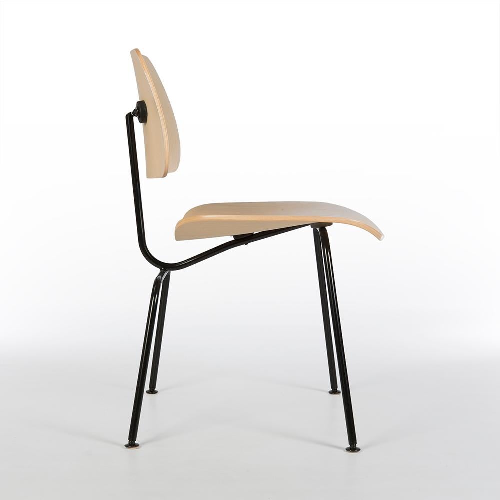 White Ash Herman Miller Eames Molded Plywood DCM Dining Chair Black Metal Base In Good Condition In Loughborough, Leicester