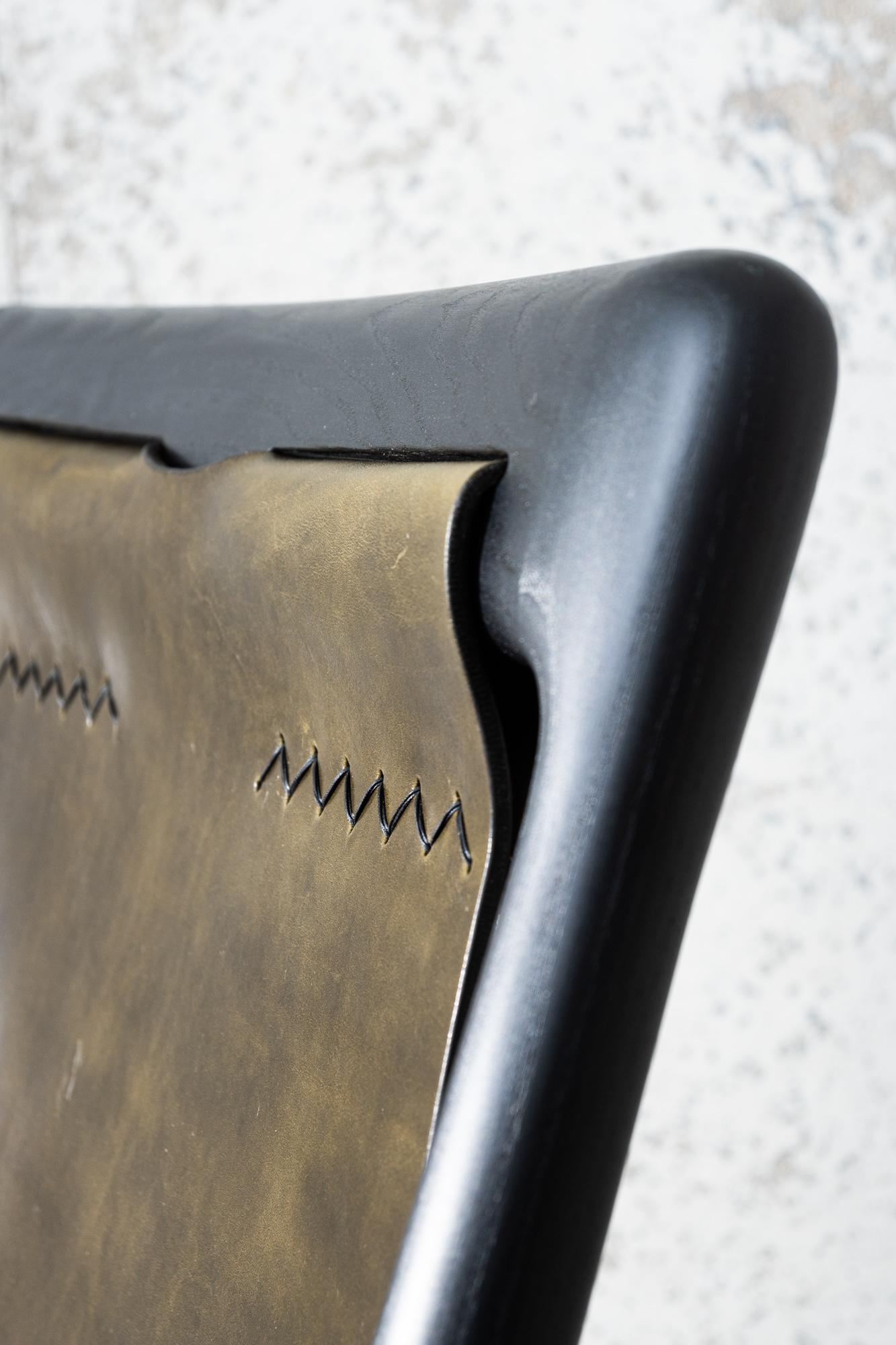 Cuir Chaise à franges en frêne et cuir blanc Mod 2 de Fernweh Woodworking en vente