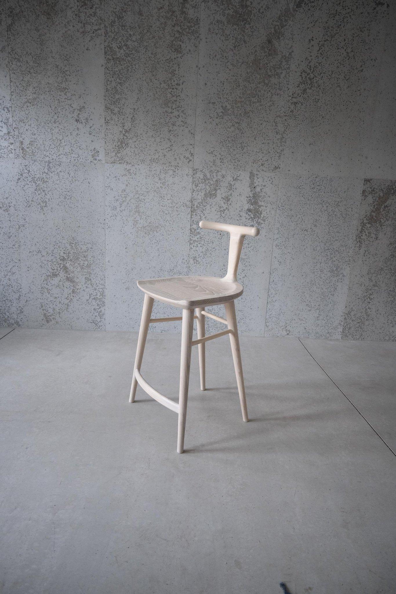 White Ash Oxbend Stool by Fernweh Woodworking In New Condition For Sale In Geneve, CH