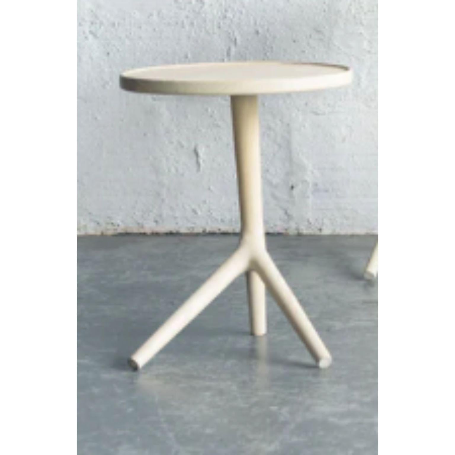 Kurzer Dreibein-Tisch aus weißer Esche von Fernweh Woodworking im Zustand „Neu“ im Angebot in Geneve, CH