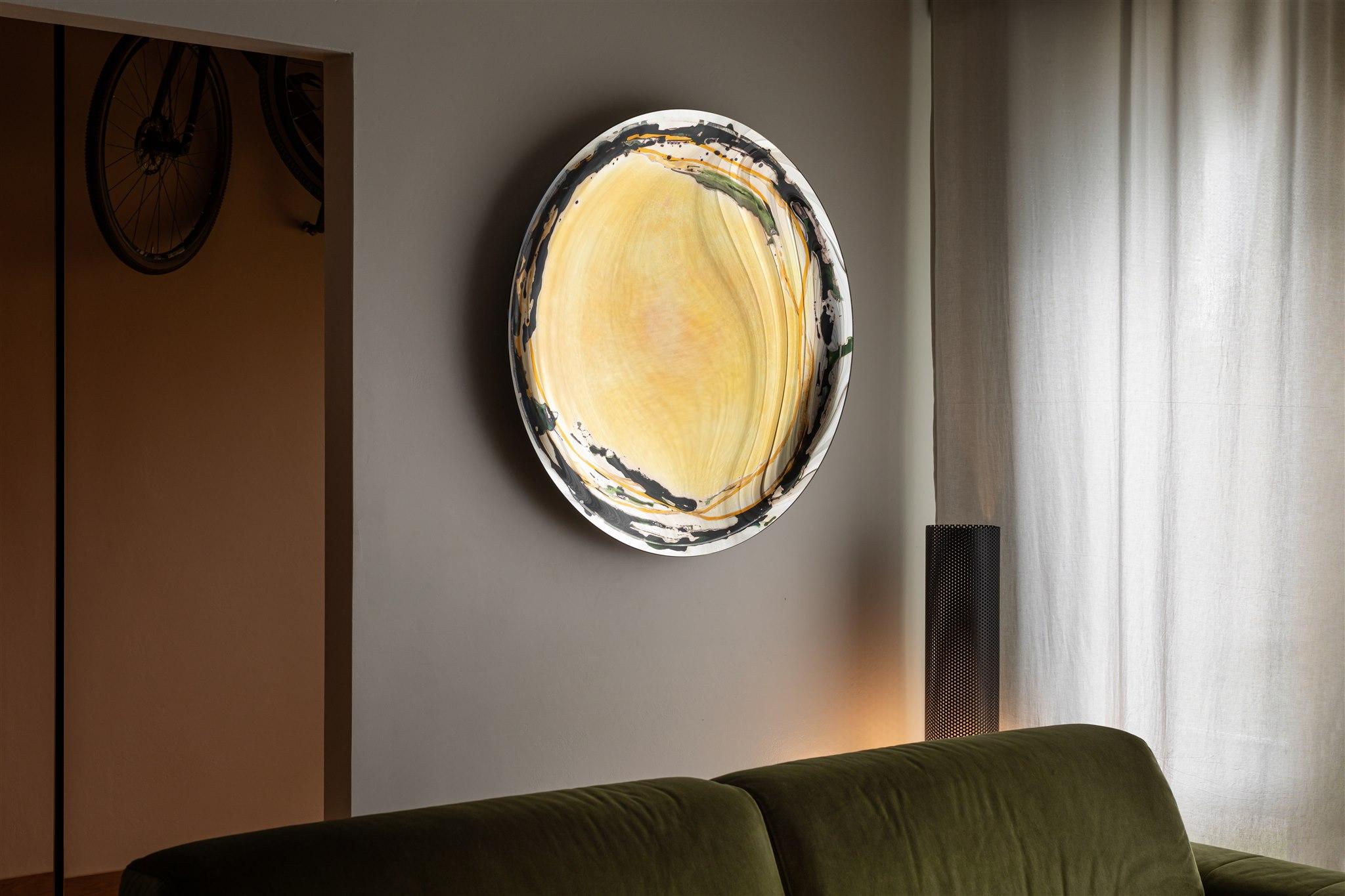 Postmoderno Specchio da parete Whiting Aura di OOM Contemporary Glass in vendita