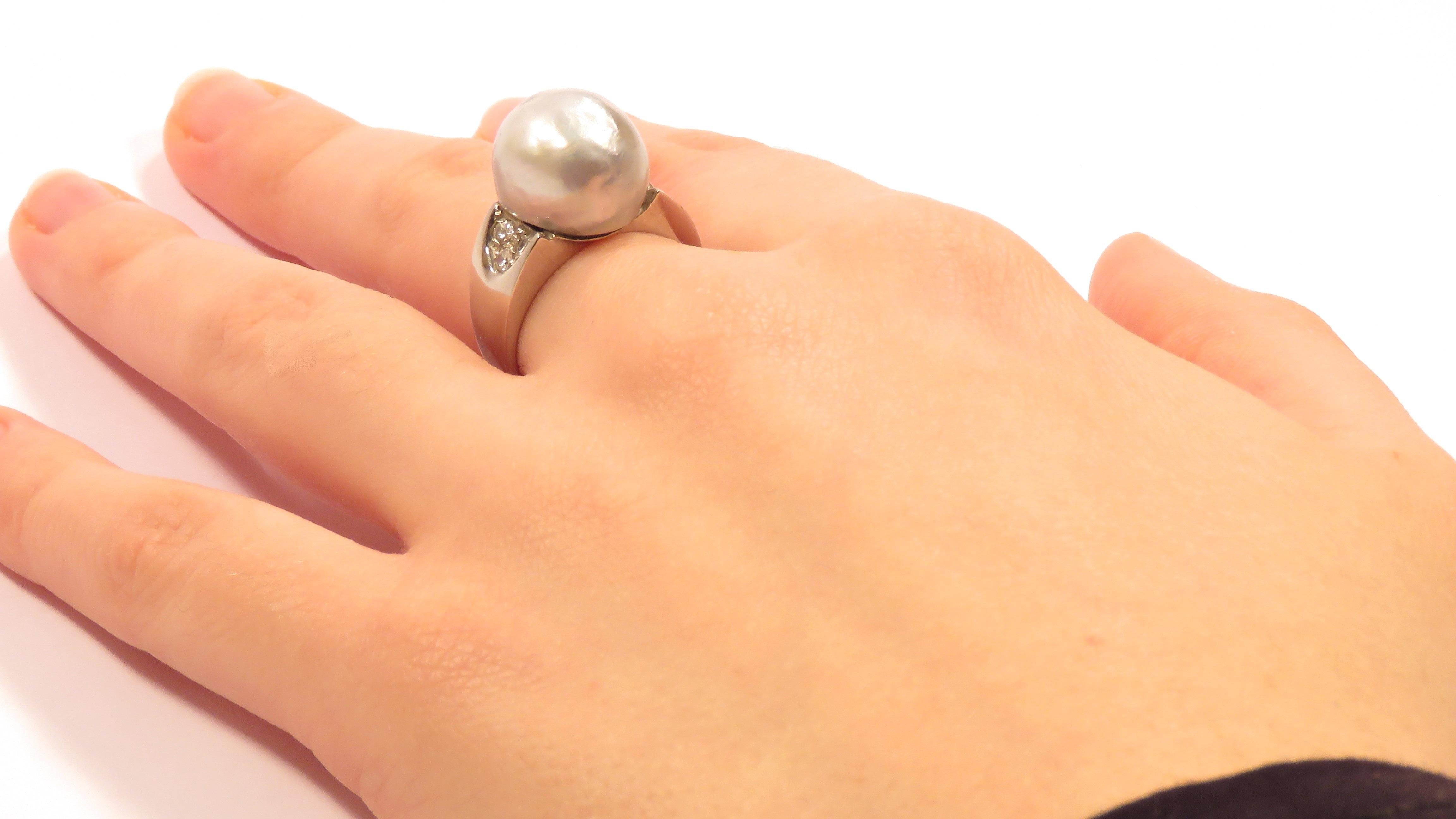 Contemporary White Australian Pearl Diamonds 18 Karat White Gold Ring Handcrafted in Italy