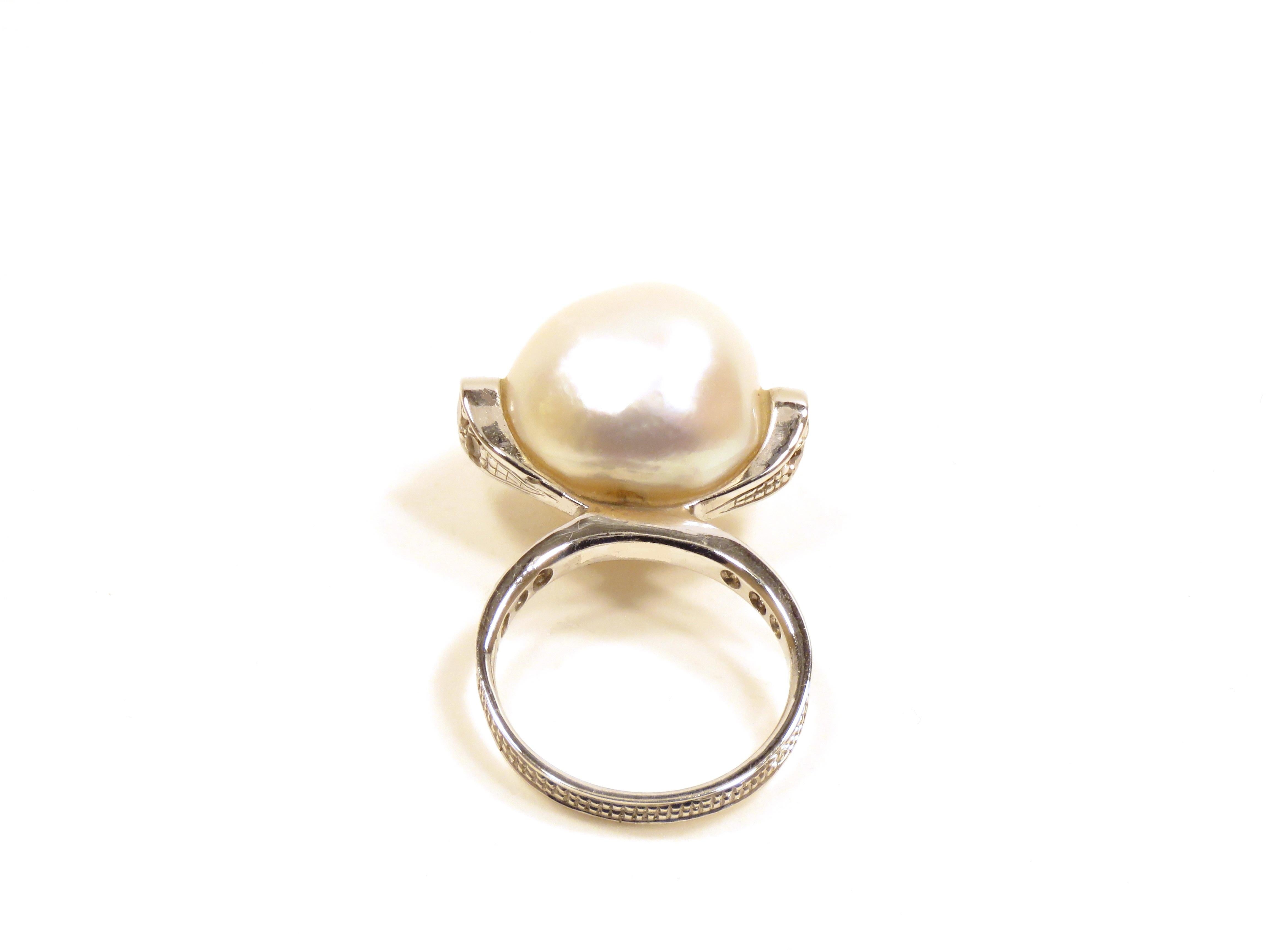 White Australian Pearl Diamonds White Gold Ring Handcrafted in Italy In New Condition For Sale In Milano, IT
