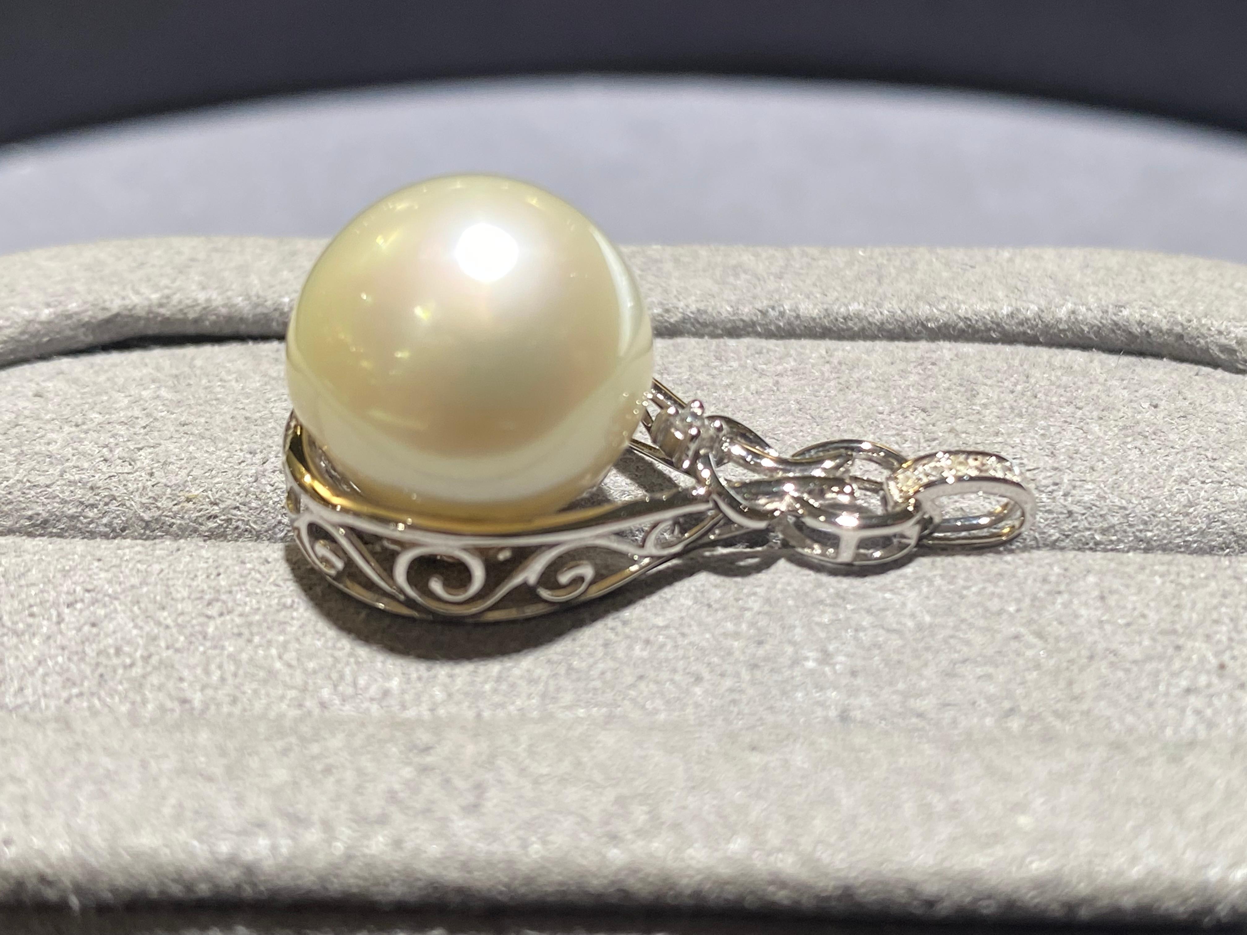 Contemporary White Australian South Sea Pearl and Diamond Pendant in 18k White Gold For Sale