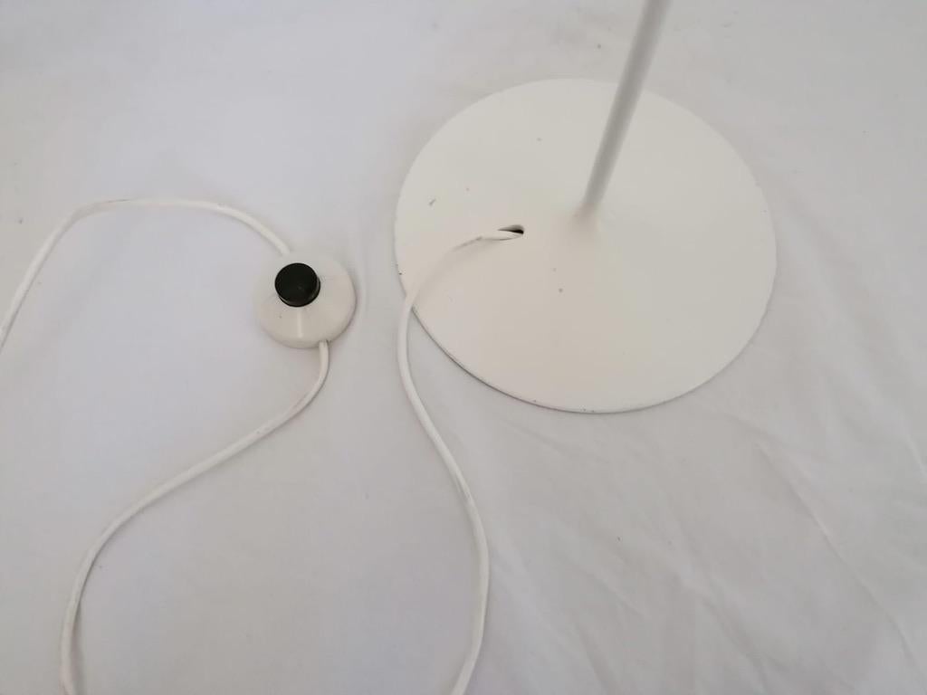 Weiße weiße österreichische Stehlampe aus den 1970er Jahren im Angebot 11