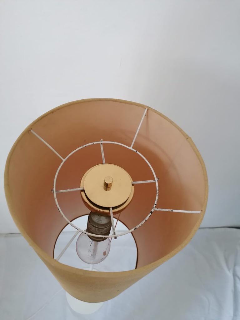 Weiße weiße österreichische Stehlampe aus den 1970er Jahren (Messing) im Angebot
