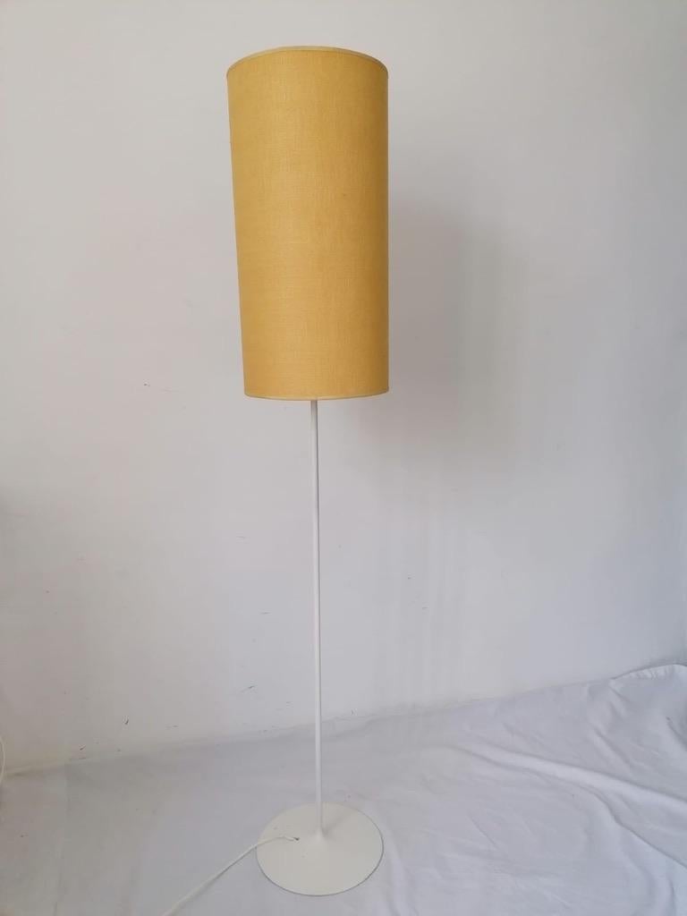 Lampadaire autrichien blanc des années 1970 en vente 2