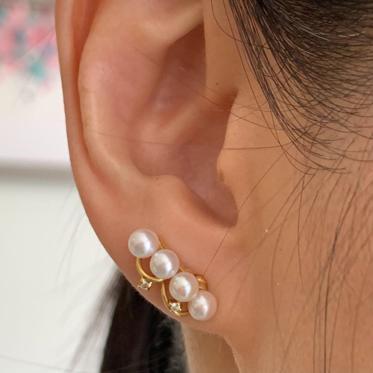 White Baby Akoya Pearl Gold Diamond Earrings, 'E221' In New Condition For Sale In City, SG