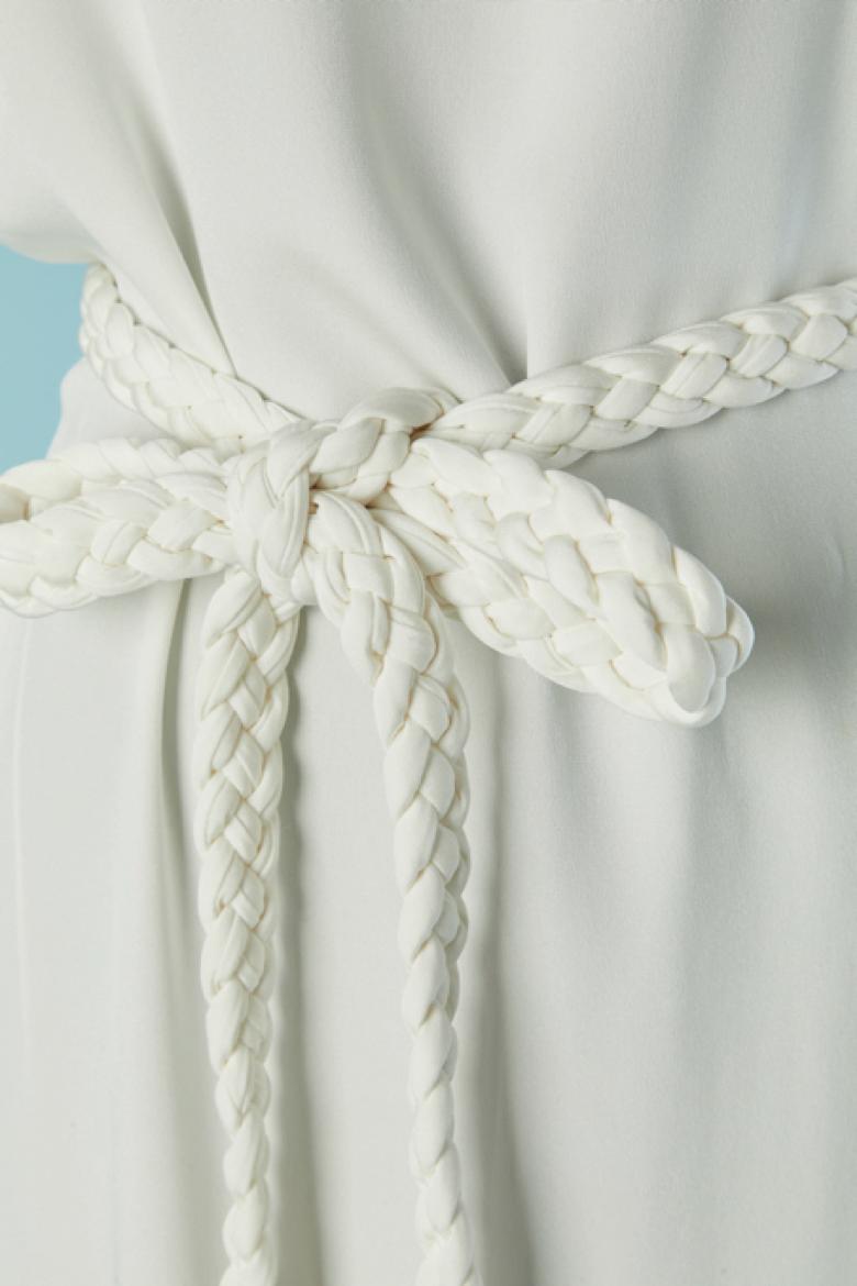Weißes rückenfreies Abendkleid mit Flechtgürtel CHRISTIAN DIOR (Grau) im Angebot