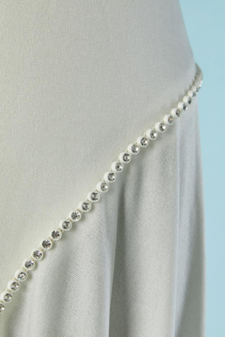 Weißer rückenfreier Abend  Jerseykleid mit Strassverzierung LORIS AZZARO im Angebot 1