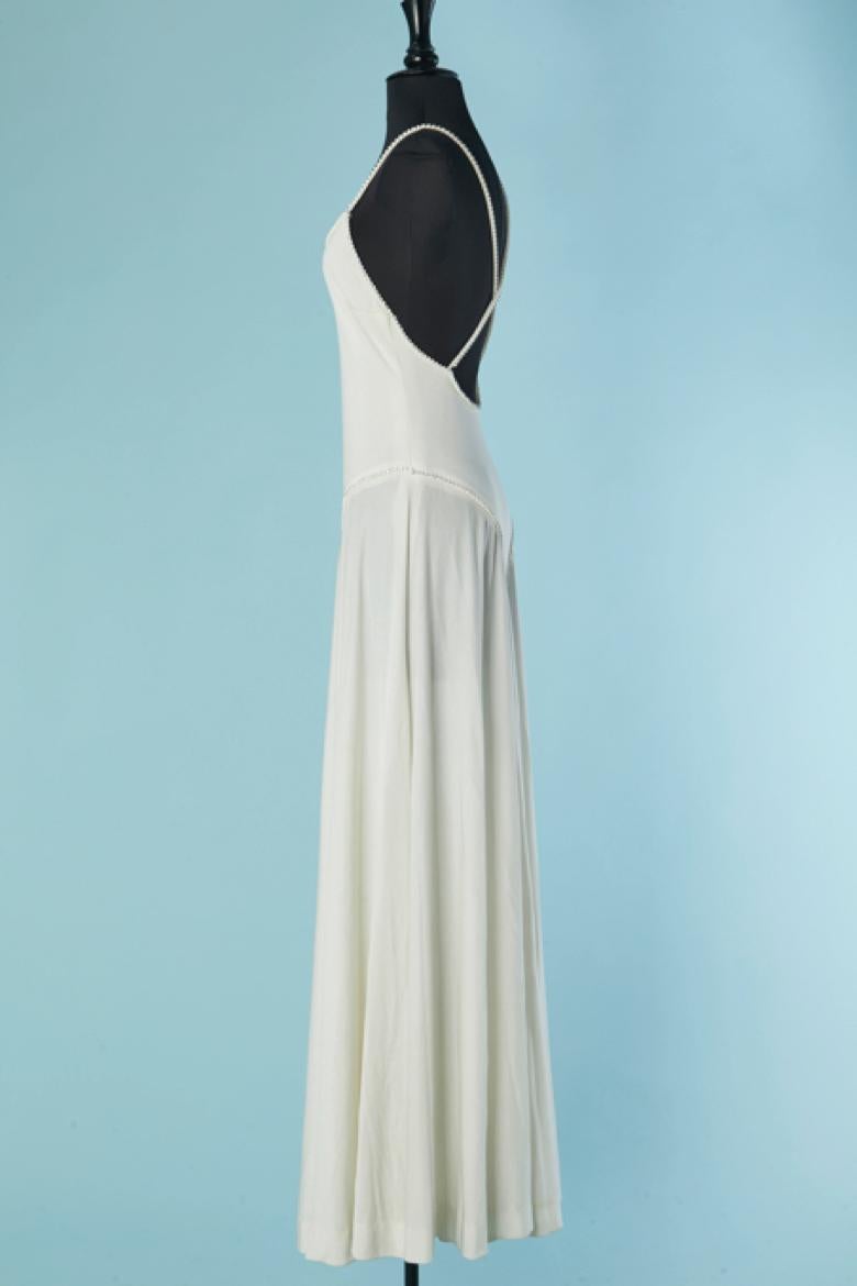 Weißer rückenfreier Abend  Jerseykleid mit Strassverzierung LORIS AZZARO im Angebot 2