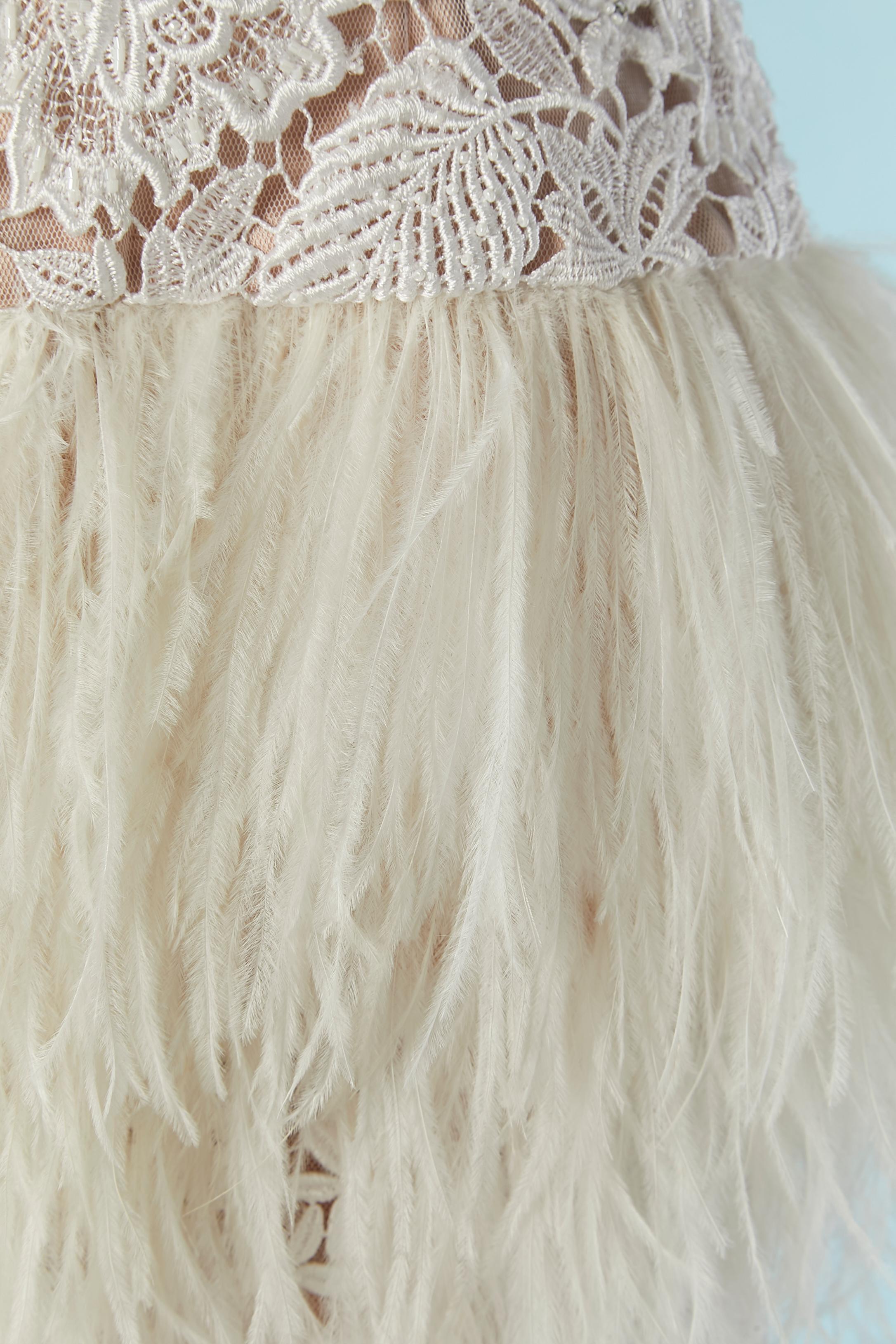 White backless lace cocktail dress with feather edge Jovani In Excellent Condition For Sale In Saint-Ouen-Sur-Seine, FR
