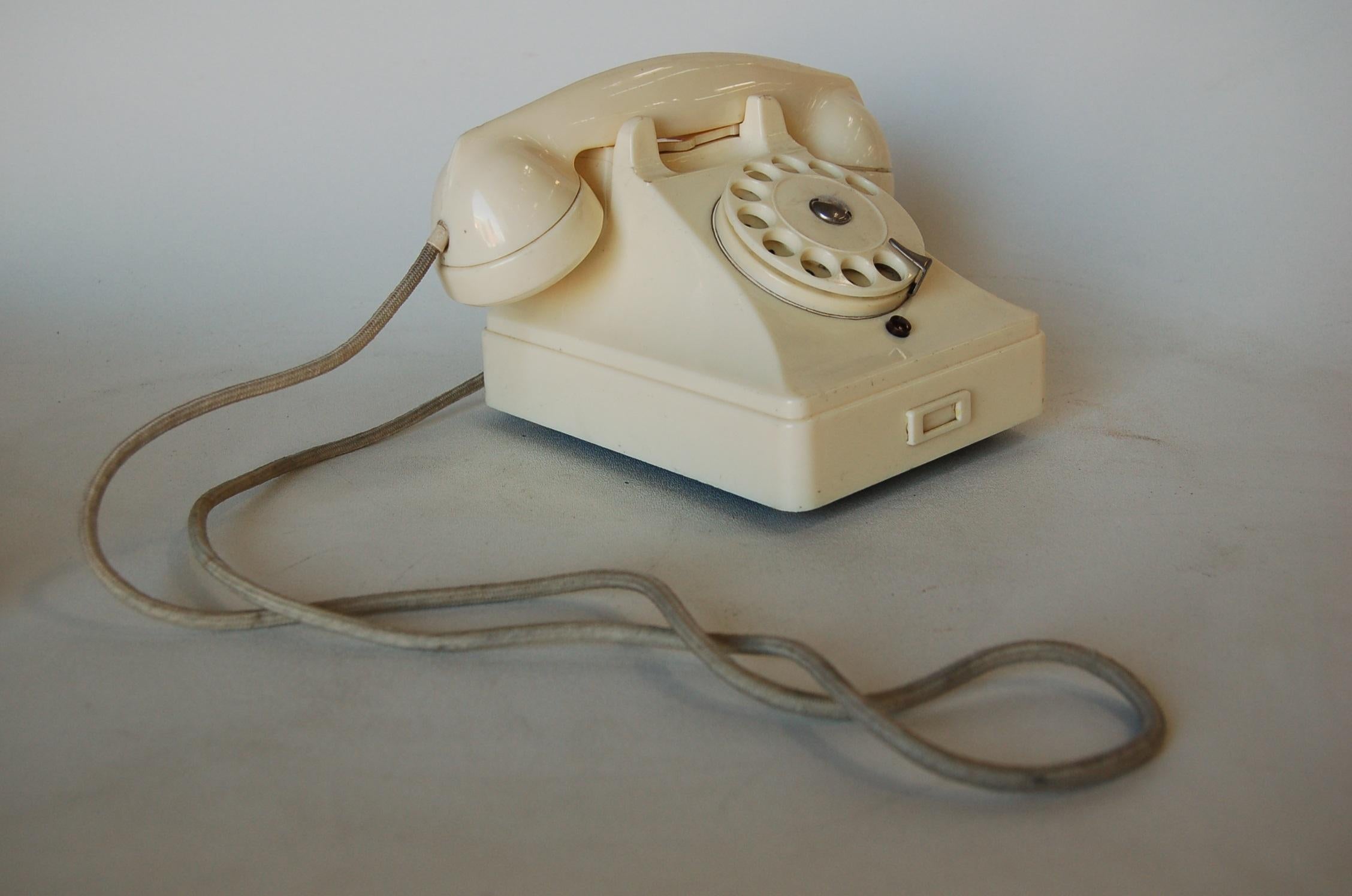 Weißes PTT- Telephone aus Bakelit von Ericsson (Moderne der Mitte des Jahrhunderts) im Angebot