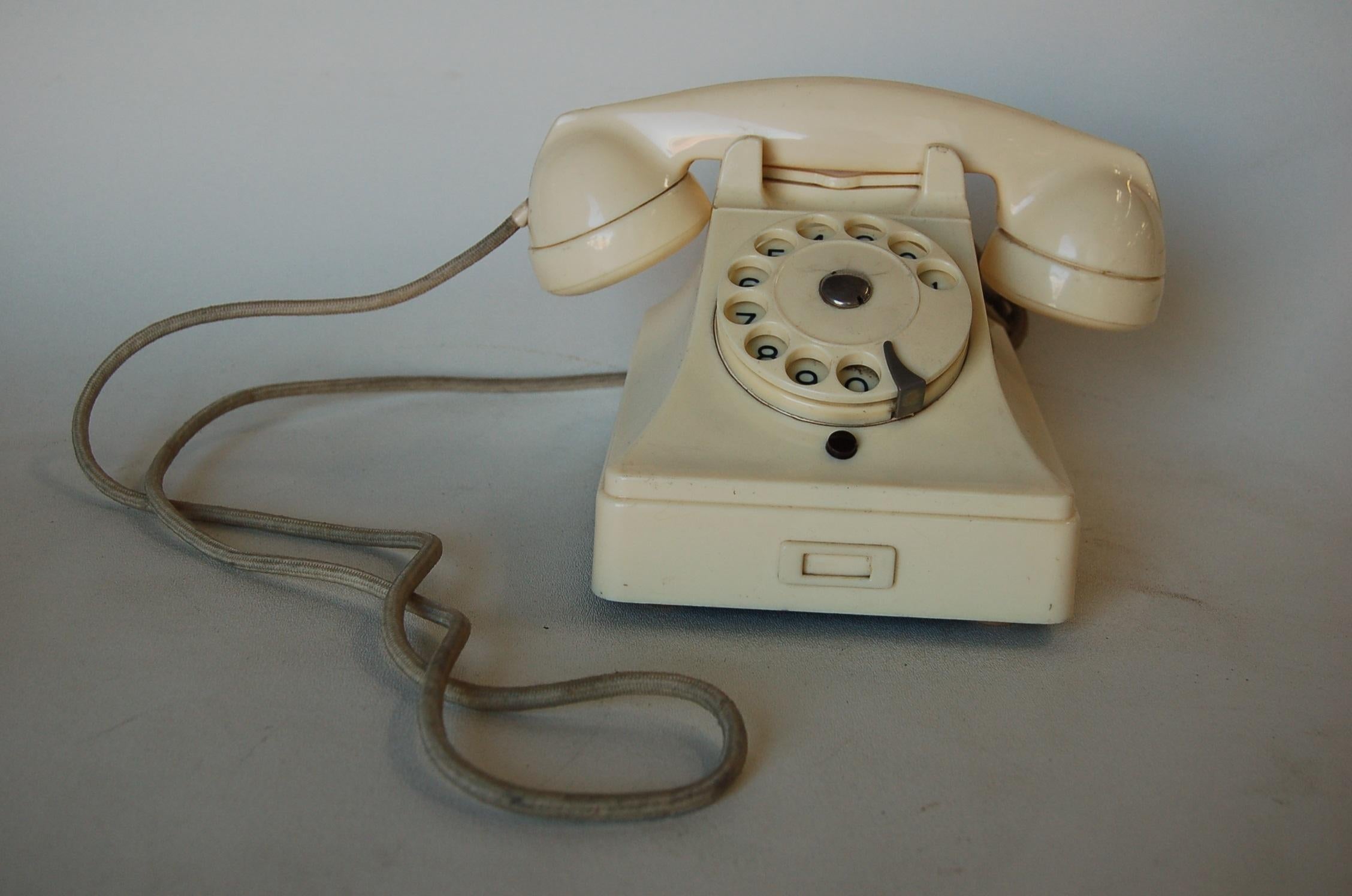 Weißes PTT- Telephone aus Bakelit von Ericsson (Schwedisch) im Angebot