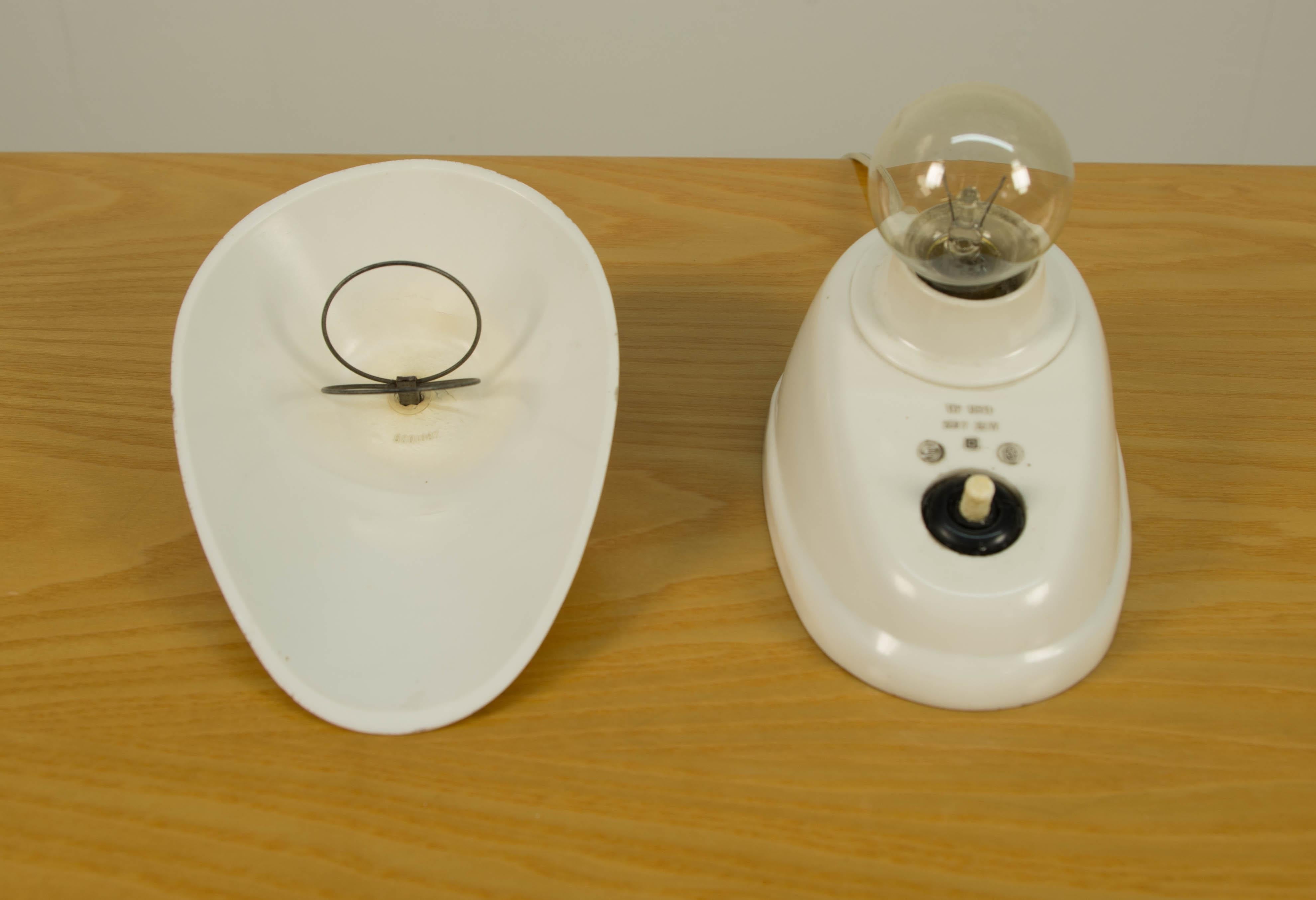 White Bakelite Table or Wall Lamp, 1960s In Good Condition For Sale In Praha, CZ