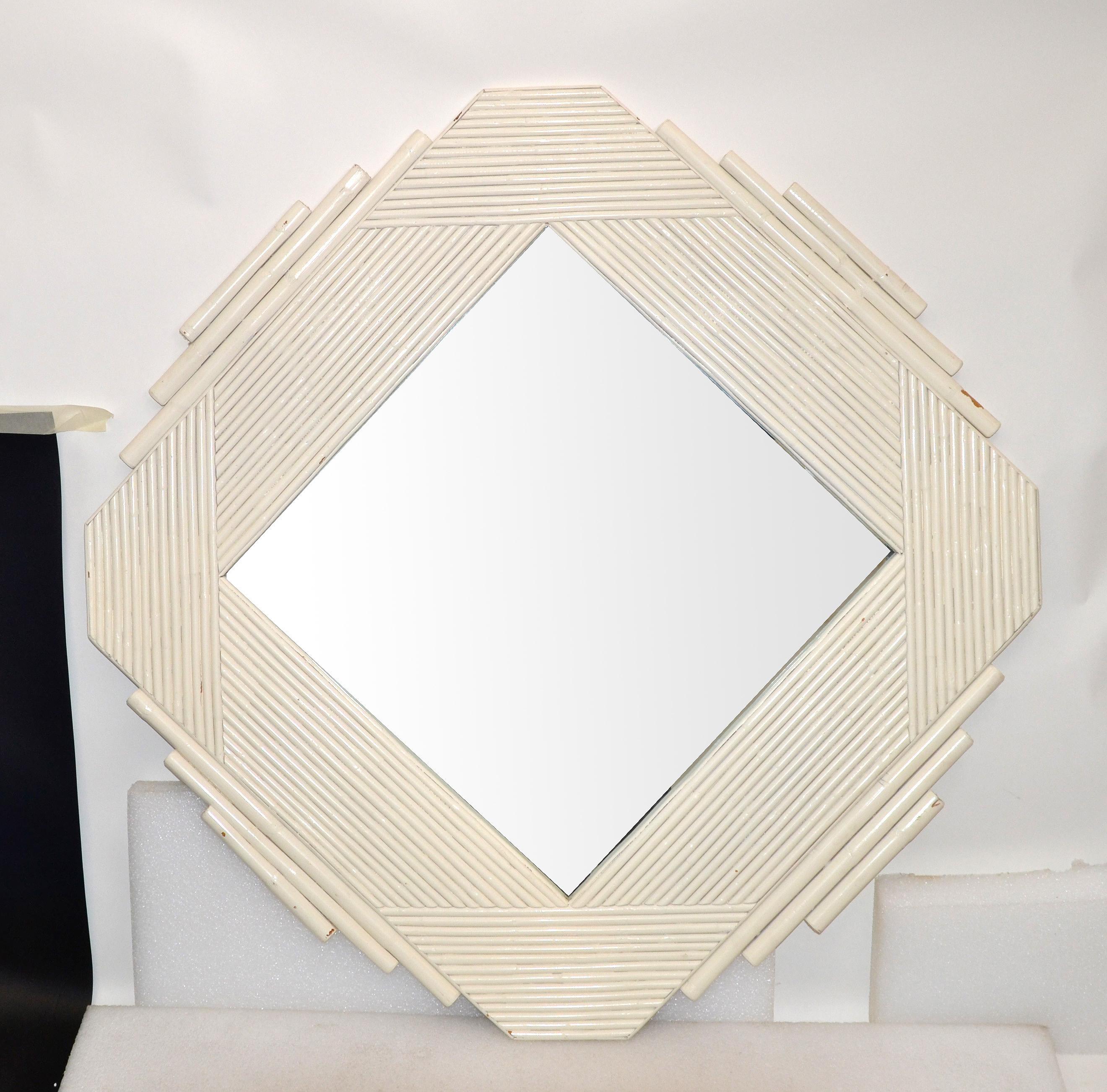 Specchio da parete geometrico in legno e bambù bianco Coastal Bohemian Mid-Century Modern in vendita 4