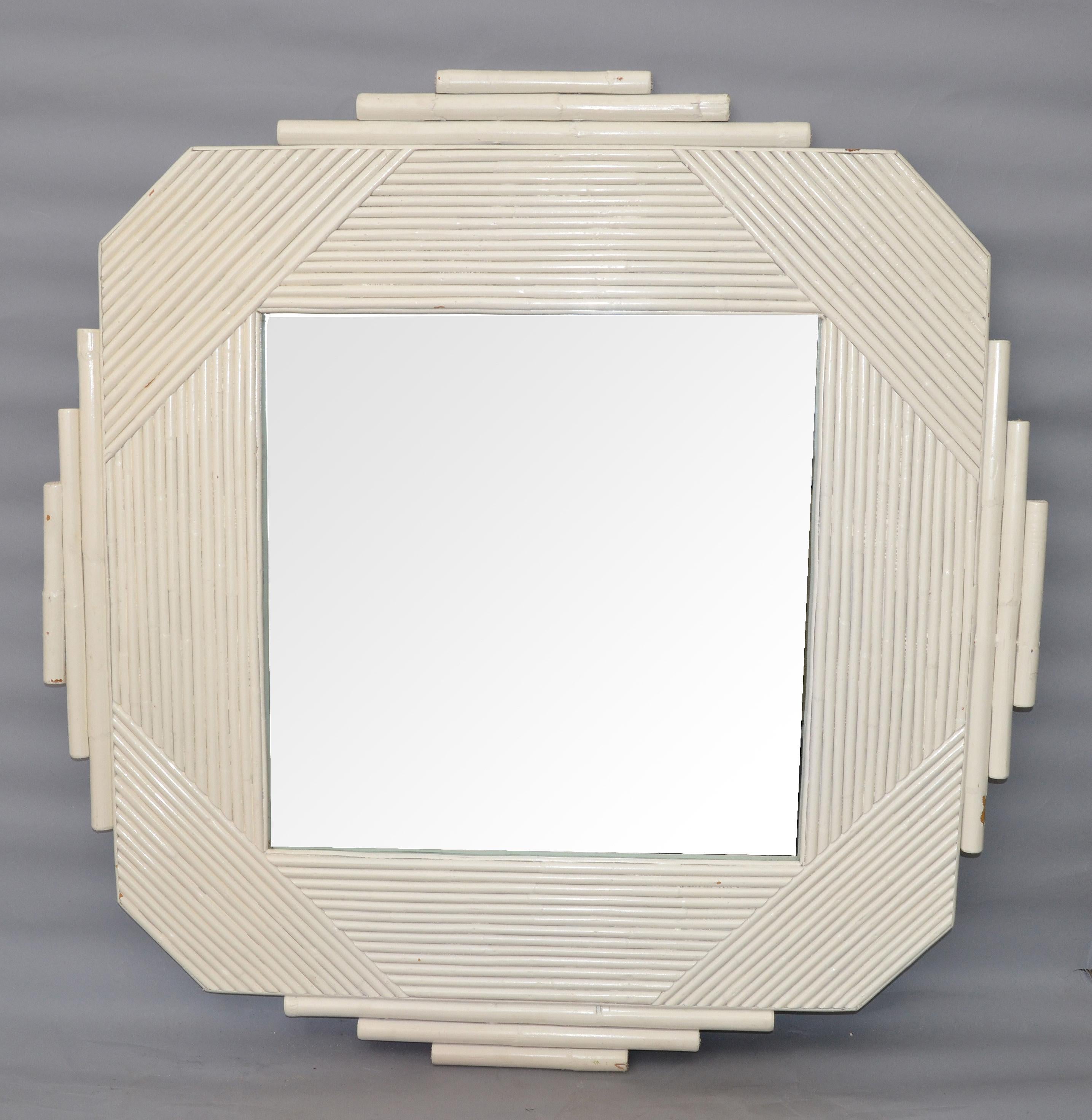 Specchio da parete geometrico in legno e bambù bianco Coastal Bohemian Mid-Century Modern in vendita 5