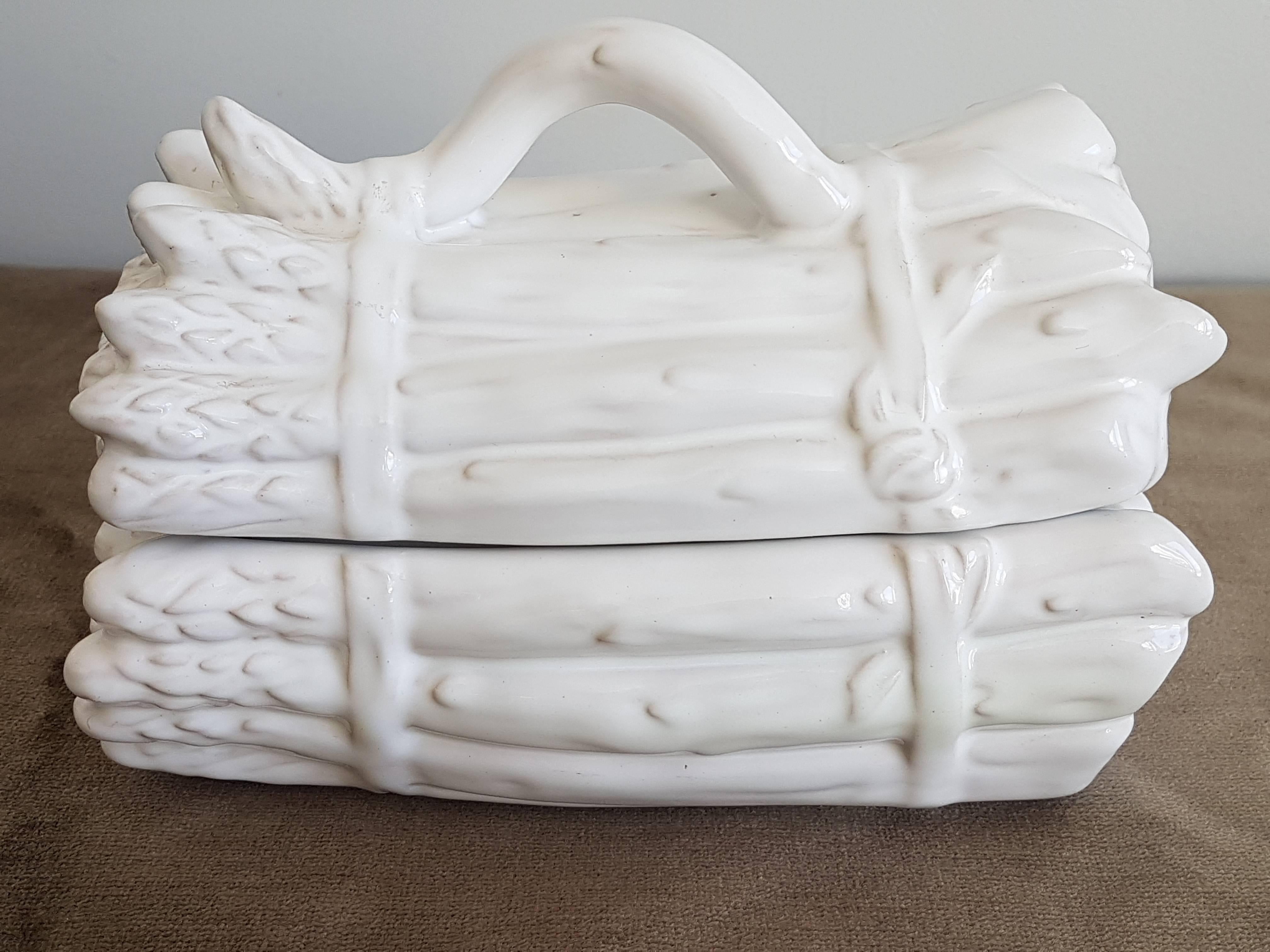 White Barbotine Asparagus Platter In Good Condition For Sale In Paris, FR