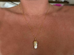 Halskette mit weißem Barockperlen-Diamant-Anhänger aus 18 Karat Gelbgold