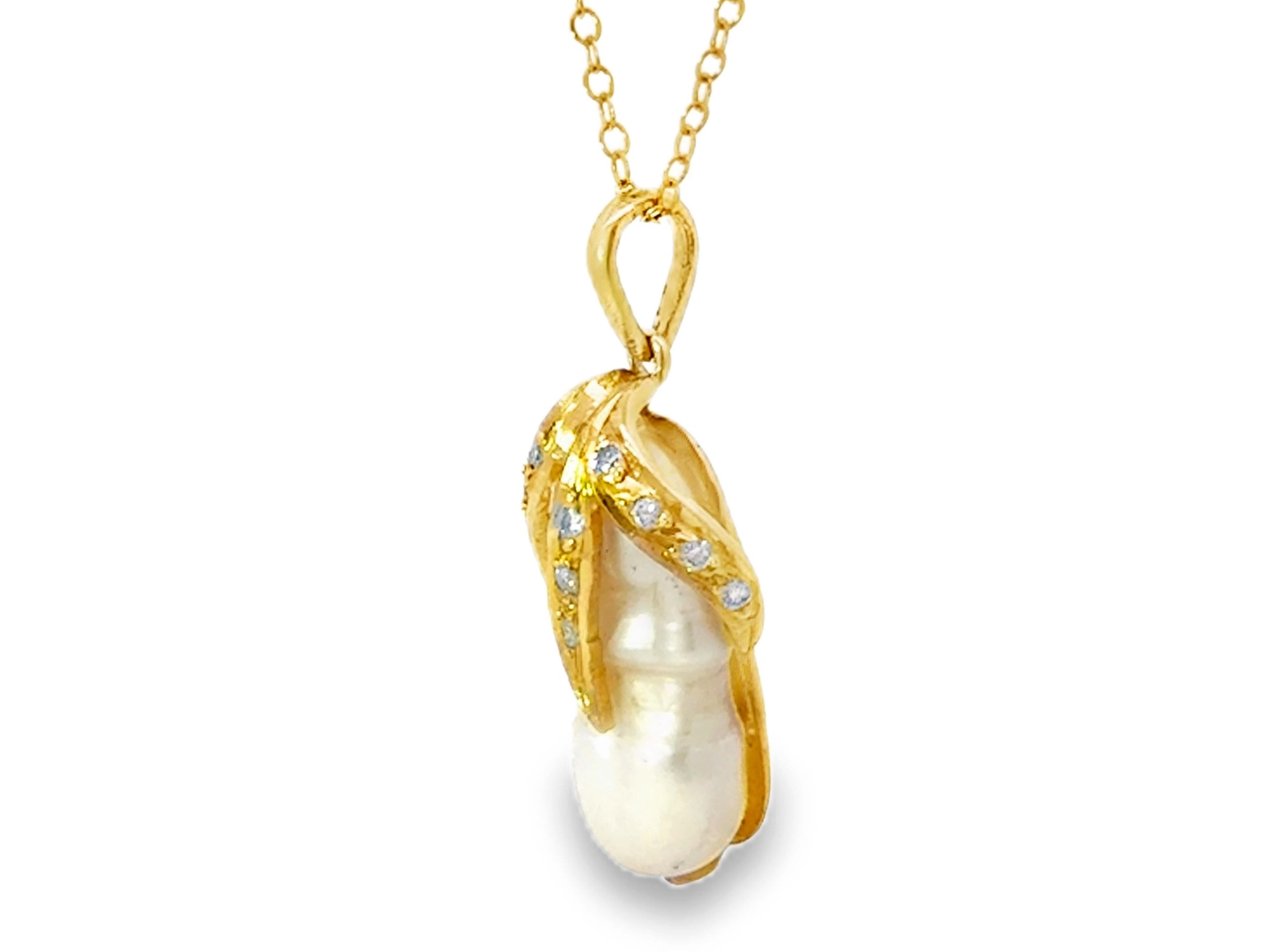 Brilliant Cut White Baroque Pearl Diamond Pendant Necklace 18k Yellow Gold For Sale