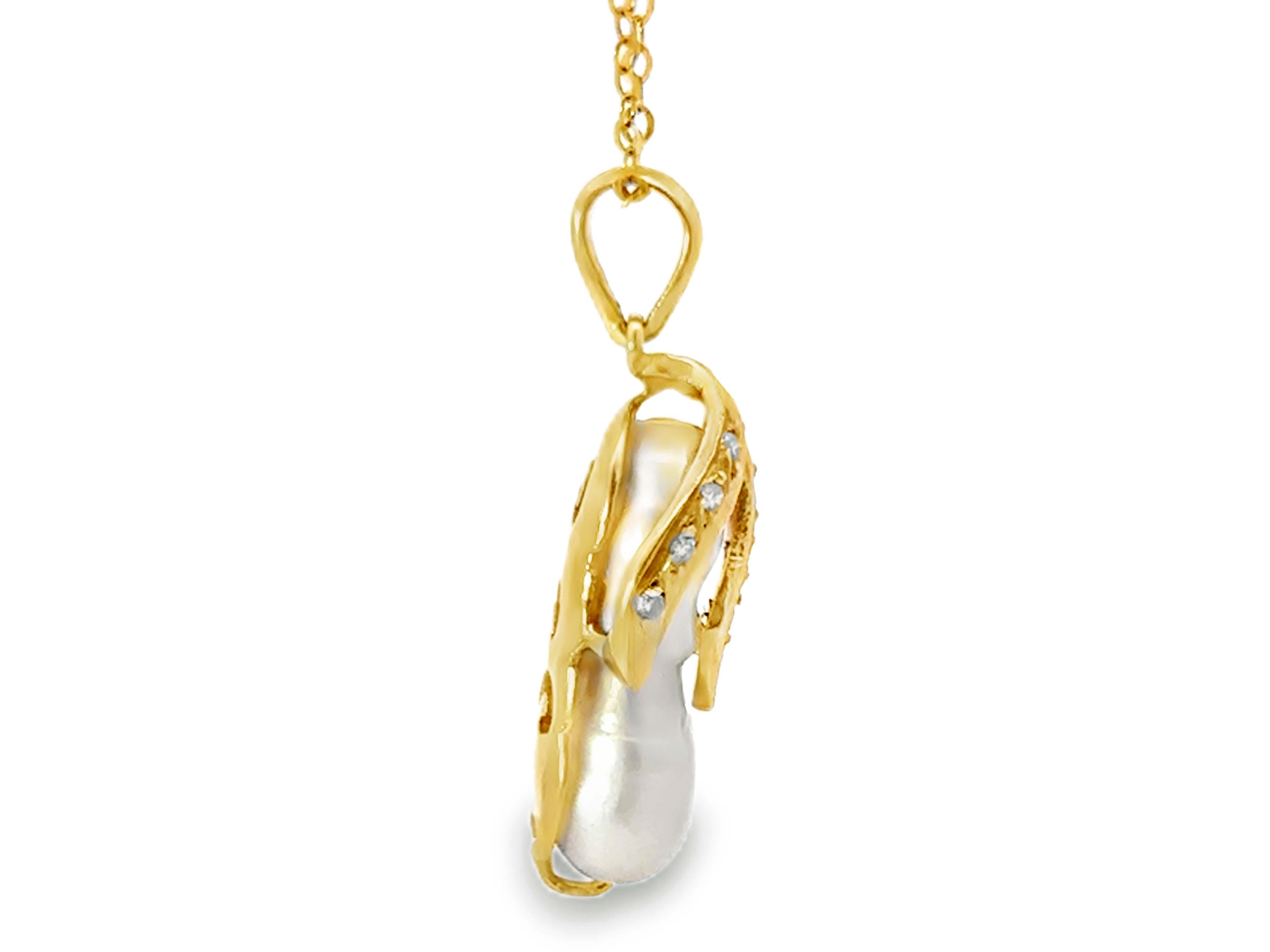 White Baroque Pearl Diamond Pendant Necklace 18k Yellow Gold In Excellent Condition For Sale In Honolulu, HI