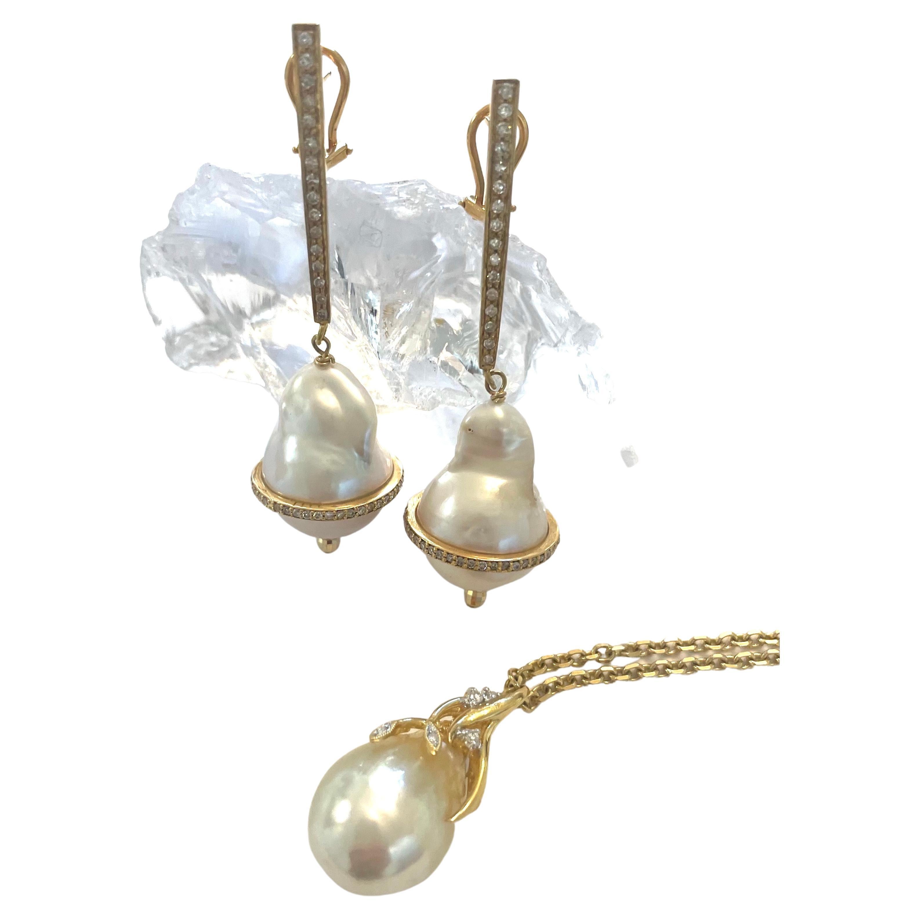 White Baroque Pearl with Diamonds Earrings In New Condition For Sale In Laguna Beach, CA