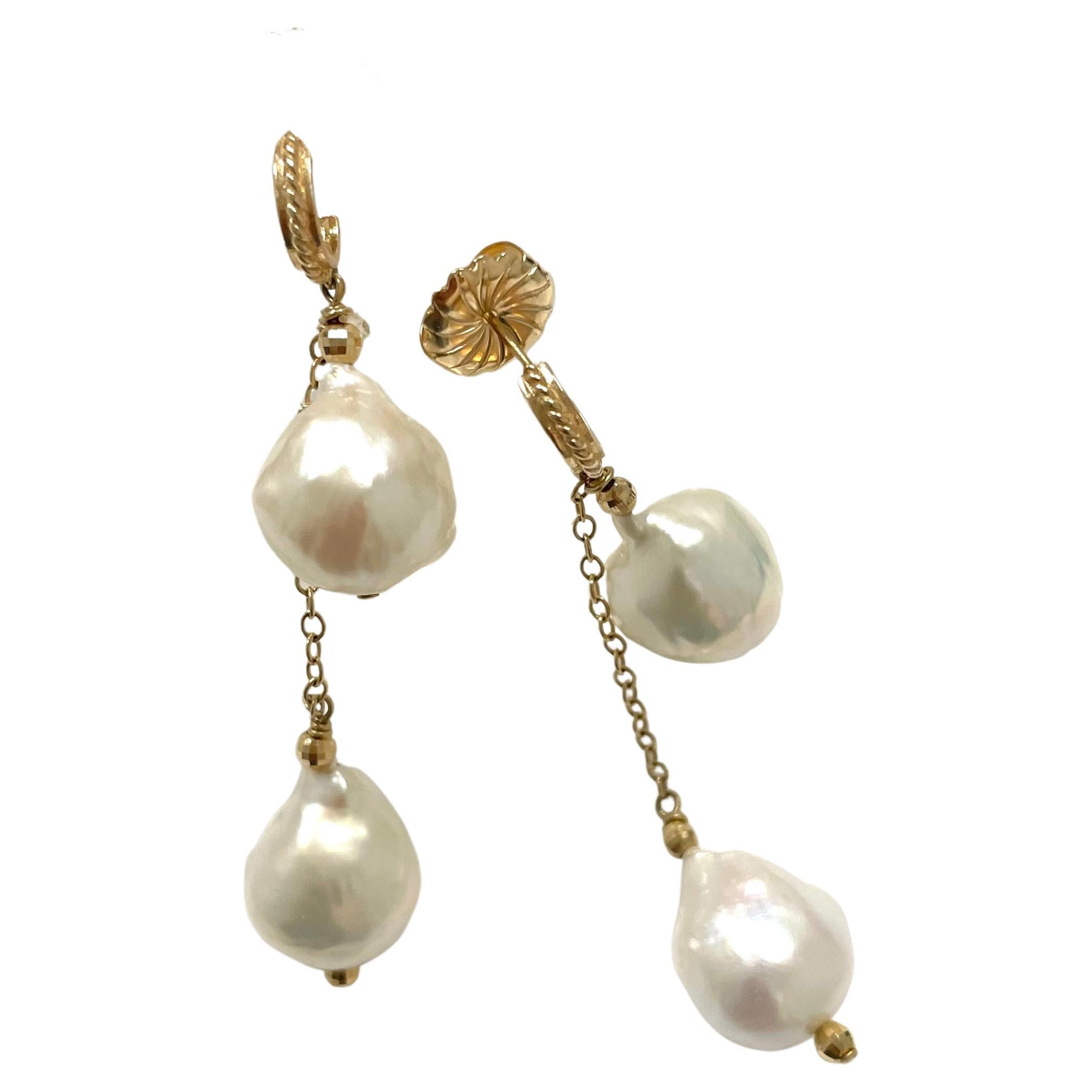 Description
Beautiful, large 12 to 13 mm, lustrous white semi-baroque nucleated freshwater pearls suspended from a yellow gold chain and a half hoop textured post creating a unique harmonized two drop style earring.
 Item # E2072

Materials and