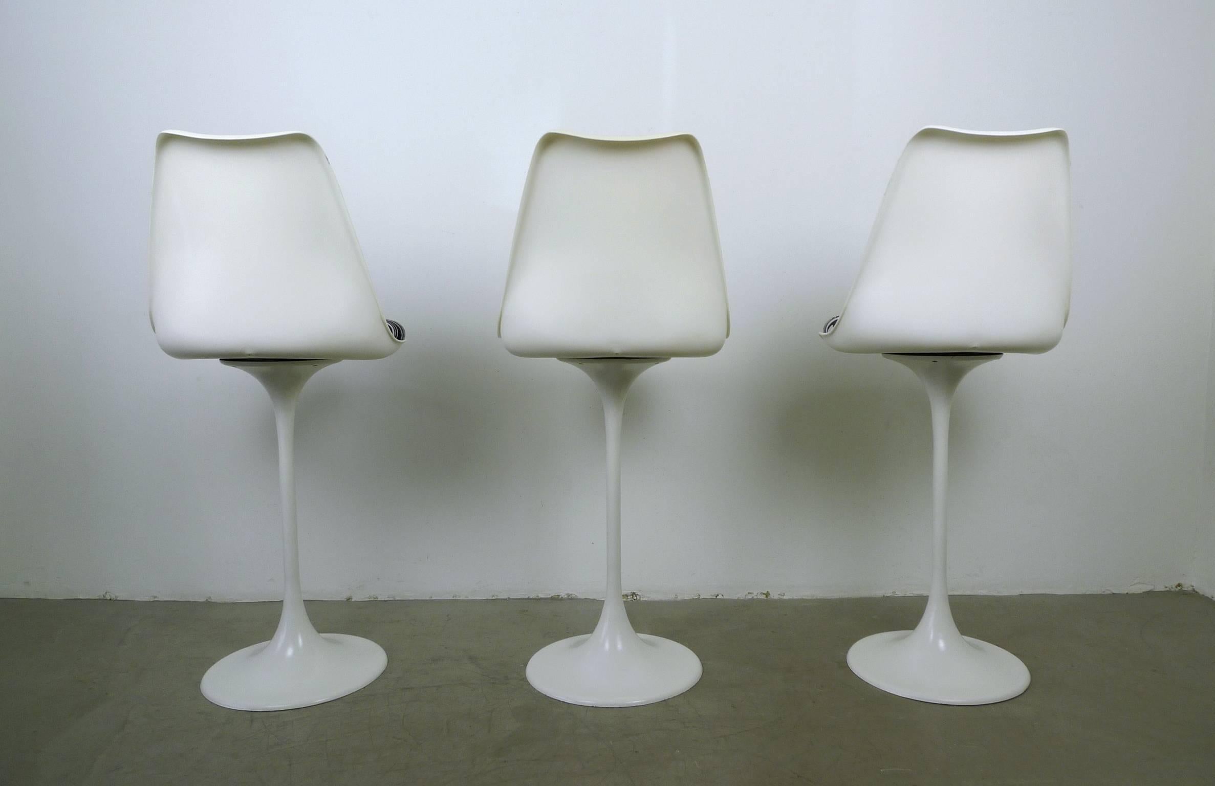 20th Century White Barstools with Tulip Base from Tamburin, Set of Three, Germany, 1970s For Sale