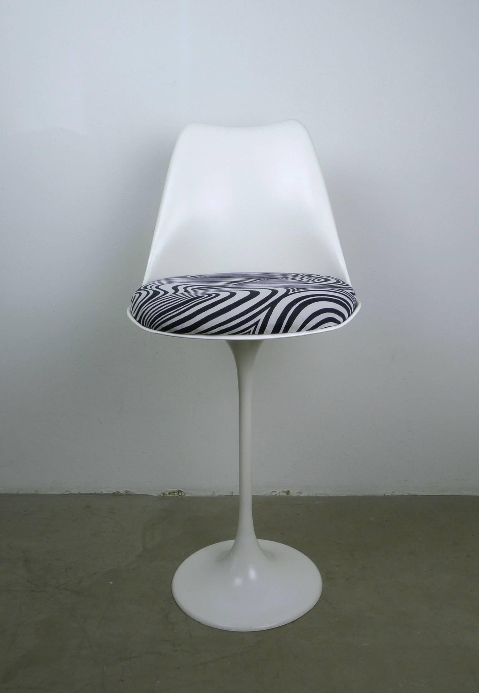 Fabric White Barstools with Tulip Base from Tamburin, Set of Three, Germany, 1970s For Sale
