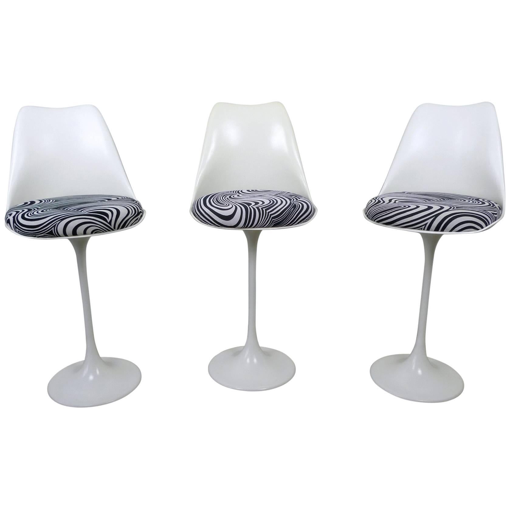 White Barstools with Tulip Base from Tamburin, Set of Three, Germany, 1970s For Sale
