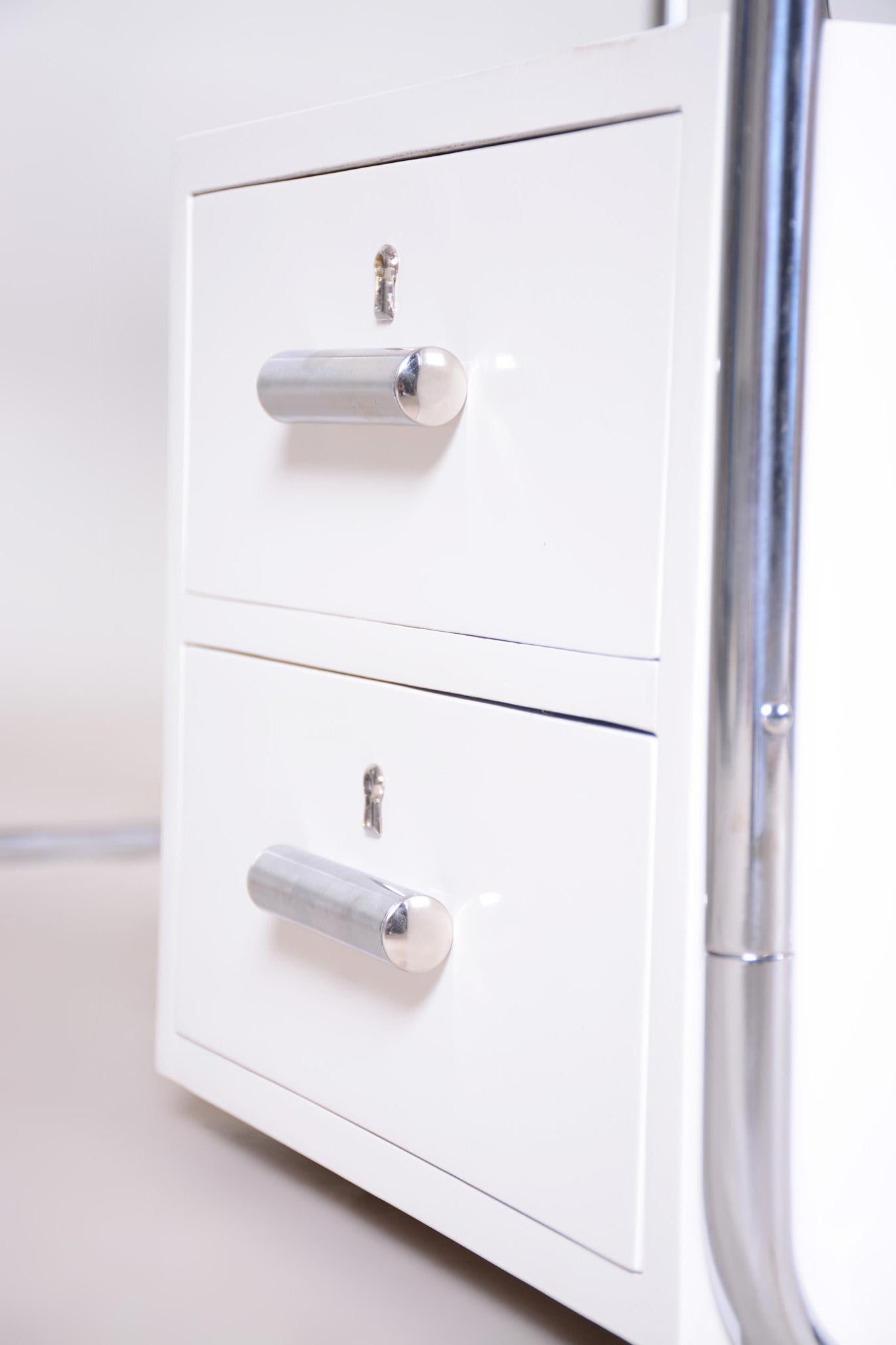 White Bauhaus Writing Desk Made in 1930s Germany, Restored  For Sale 7