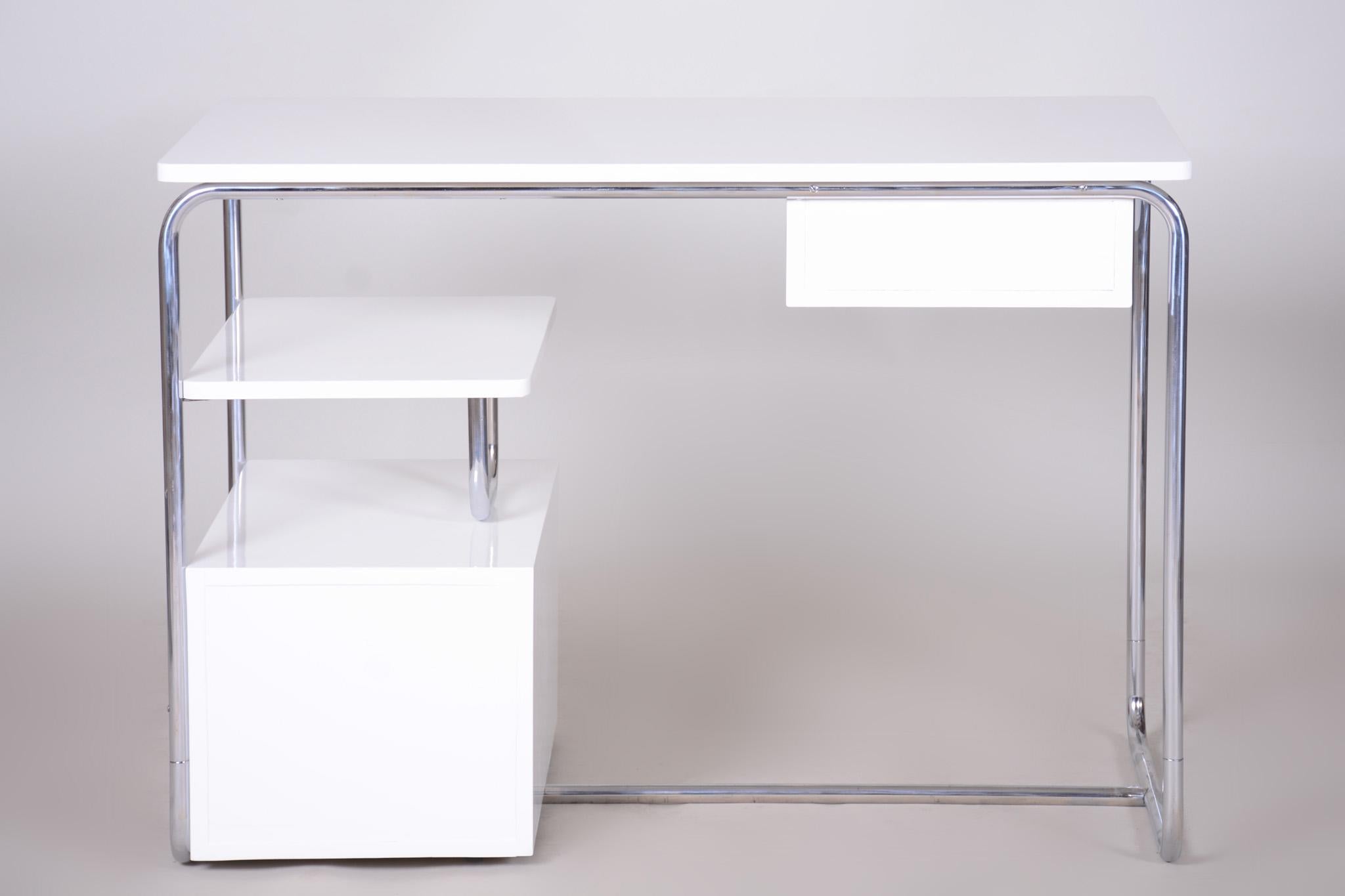 White Bauhaus Writing Desk Made in 1930s Germany, Restored  For Sale 3