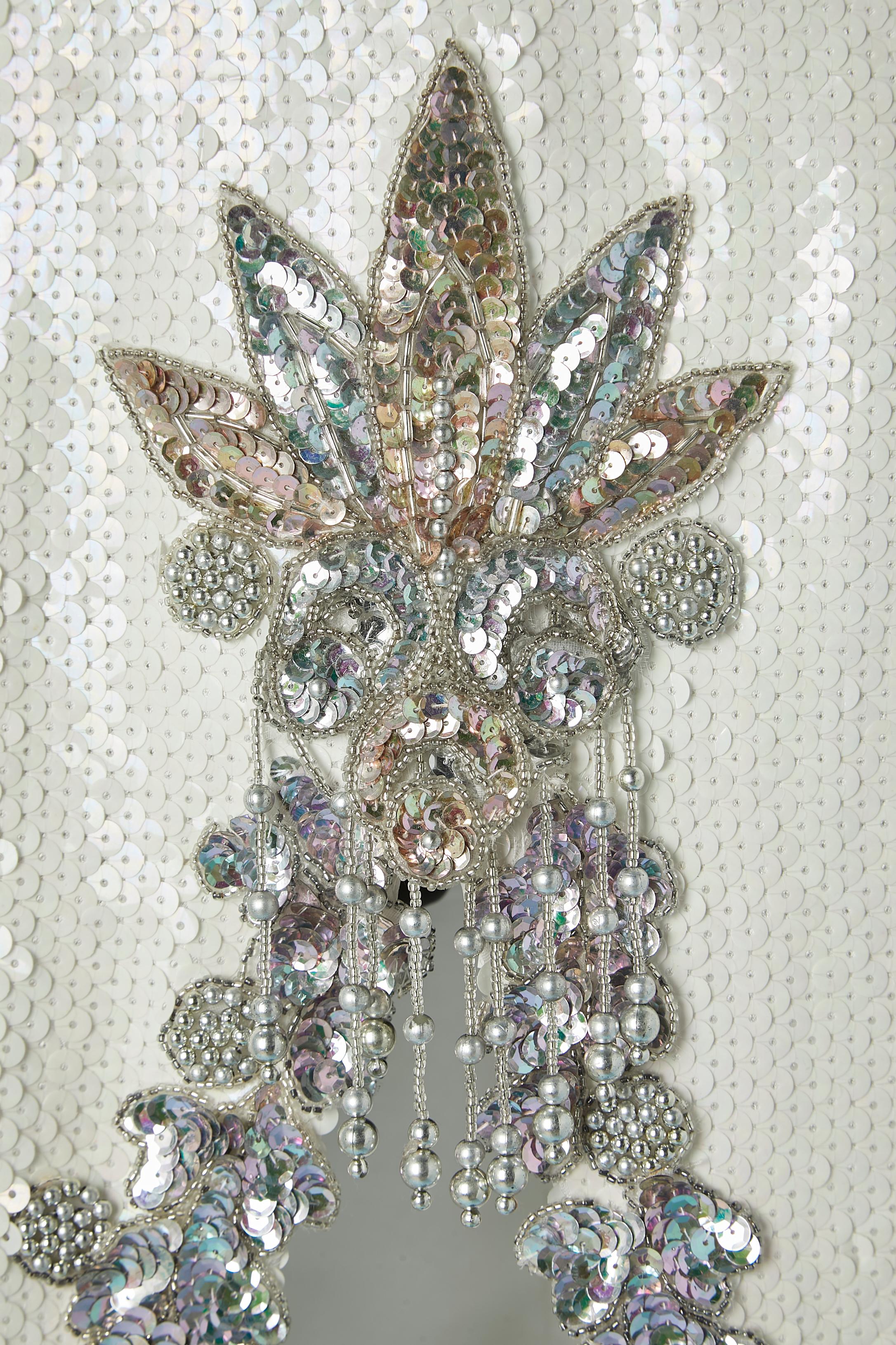 Top y falda blancos de cuentas y lentejuelas Circa años 80 en Excelente estado para la venta en Saint-Ouen-Sur-Seine, FR