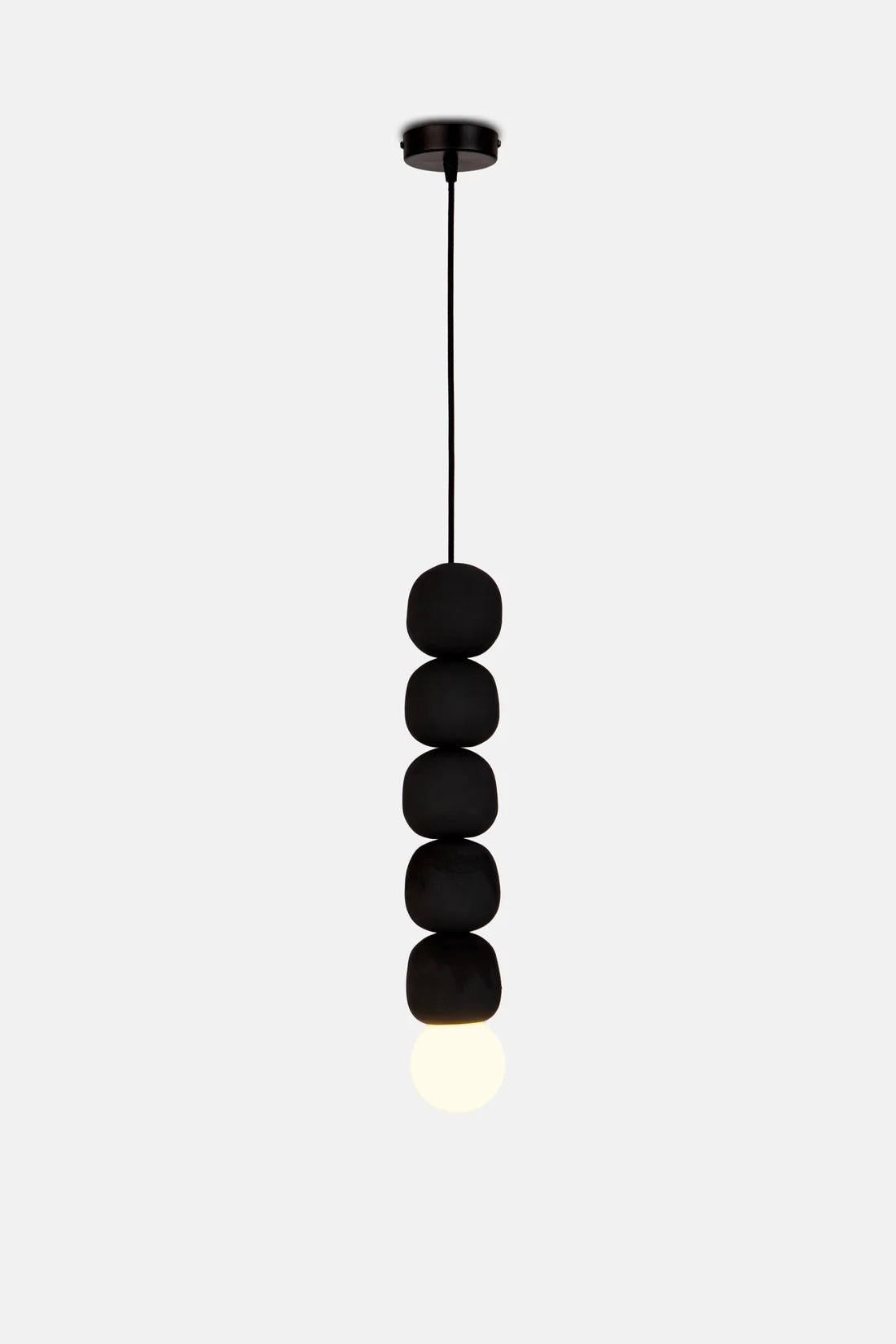 Lampada a sospensione in ceramica con perline bianche di Hatsu In condizioni Nuovo in vendita a Geneve, CH