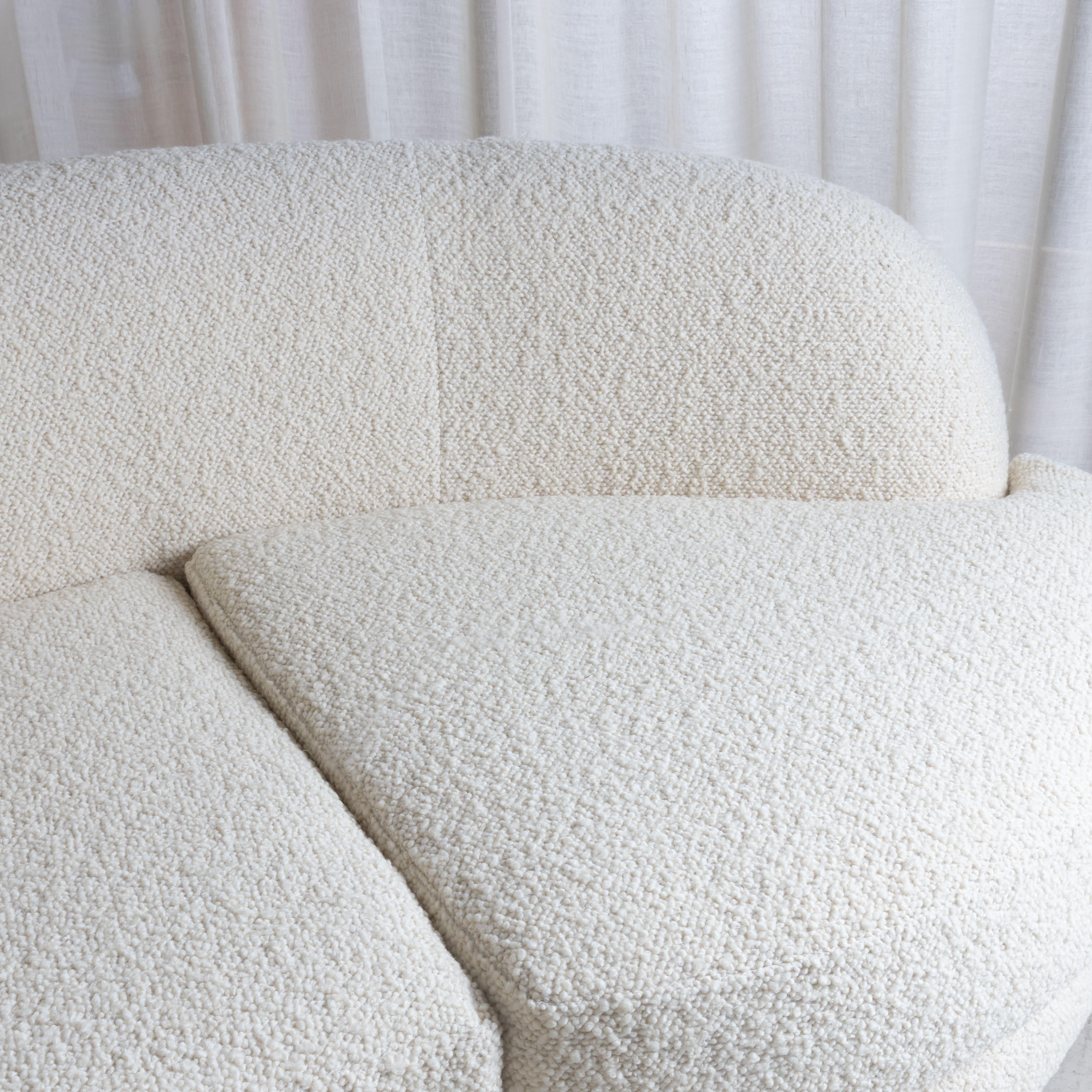 White bean sofa in bouclé, 1960 For Sale 3
