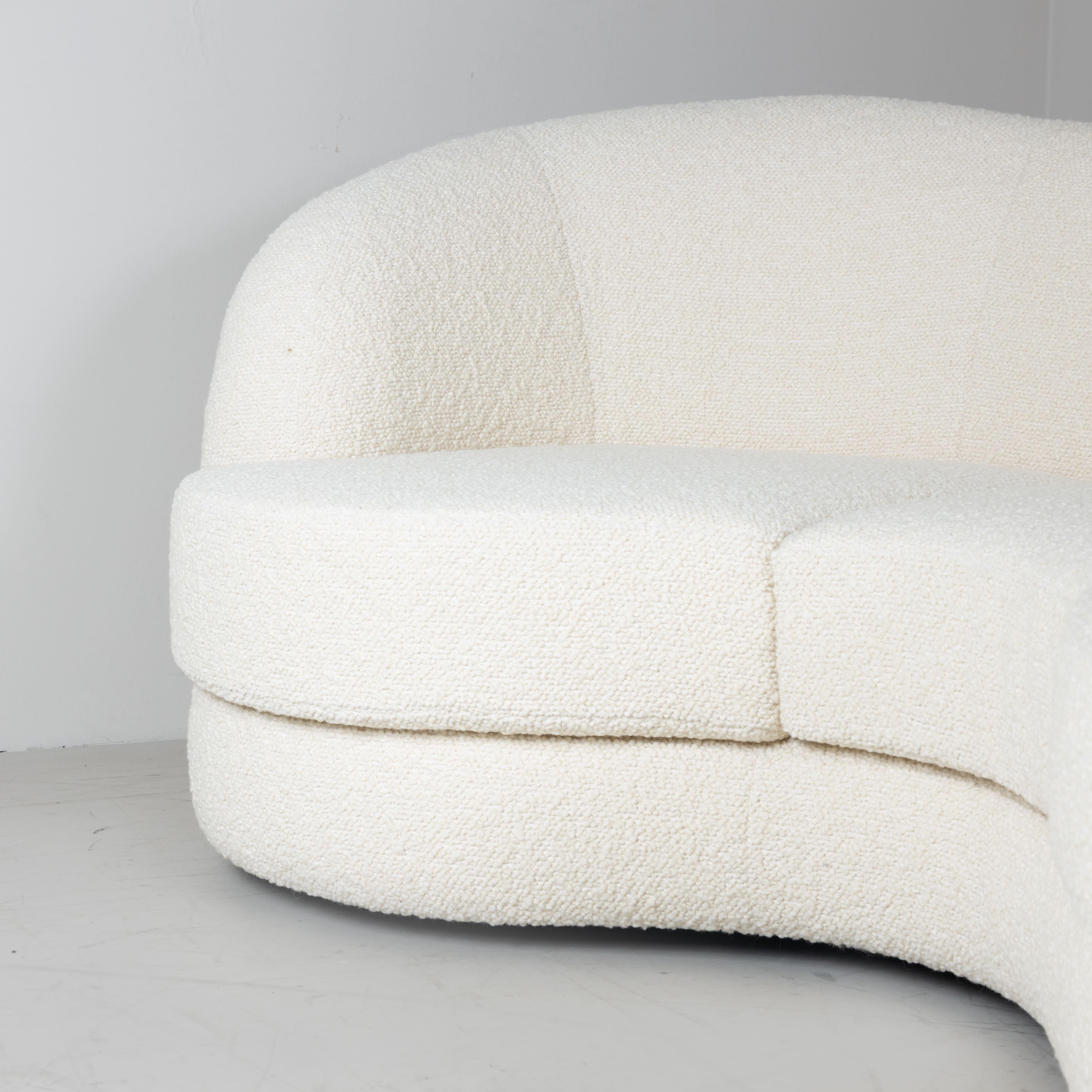 White bean sofa in bouclé, 1960 For Sale 5
