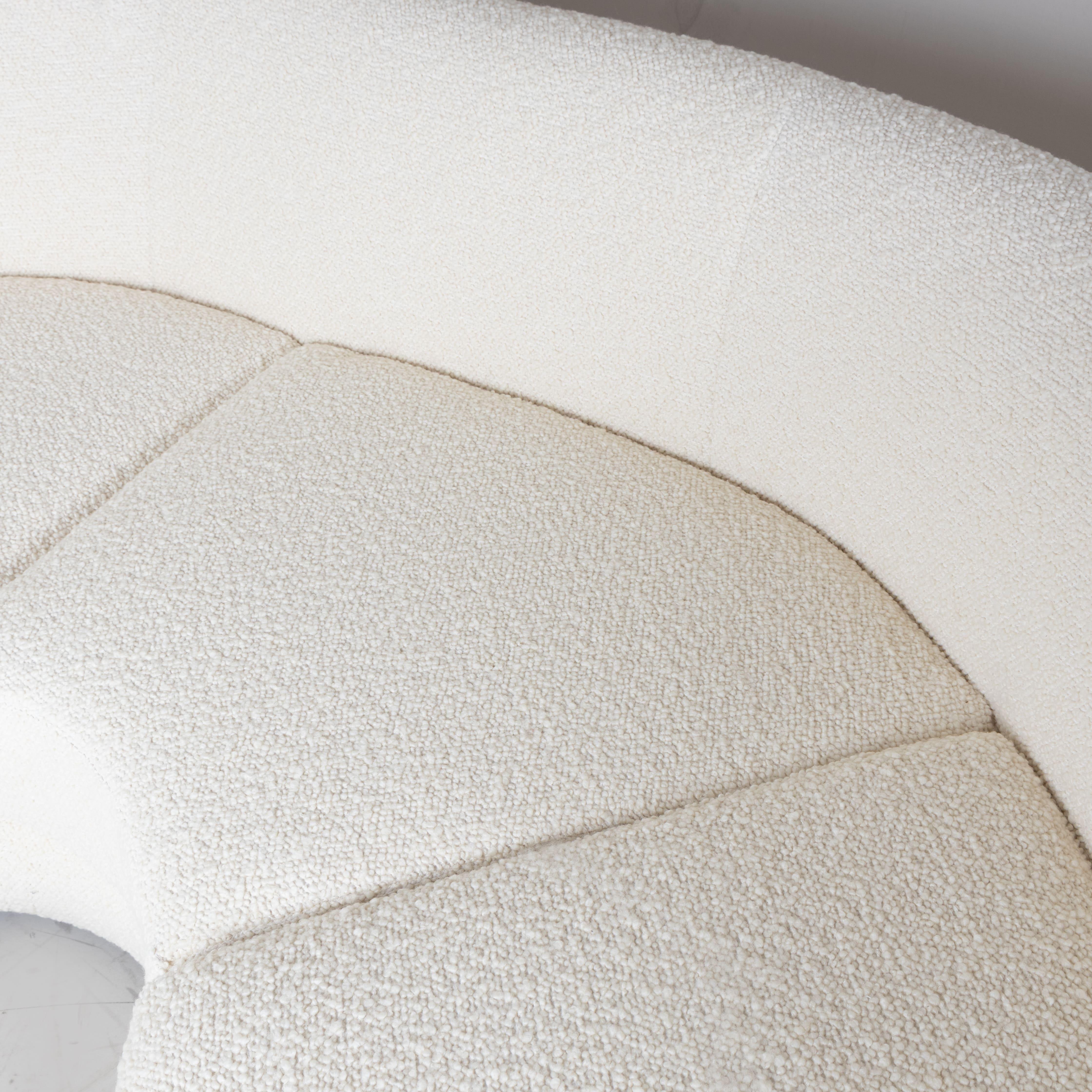 White bean sofa in bouclé, 1960 For Sale 6